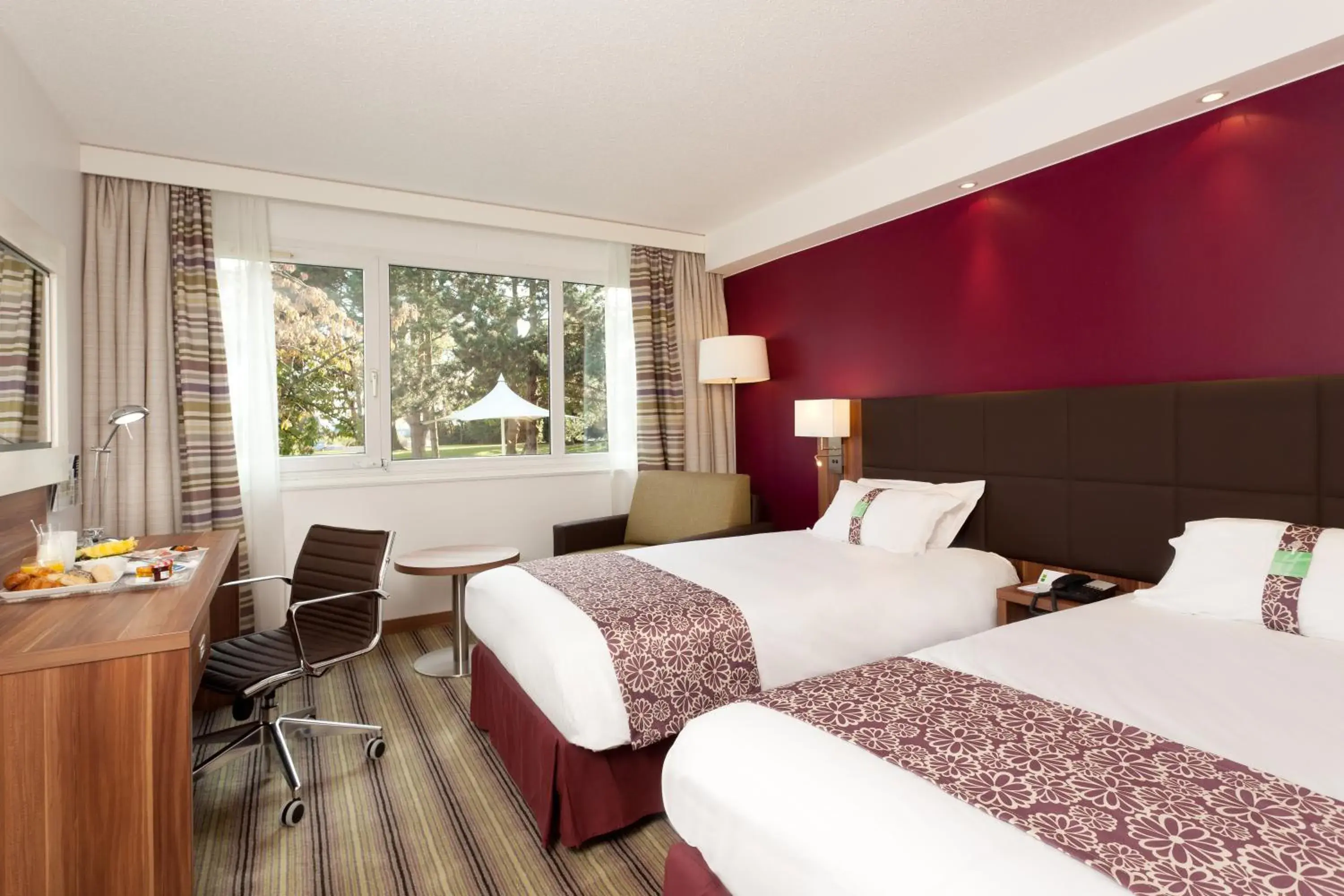 Bed in Holiday Inn Lille Ouest Englos by IHG Bed in Holiday Inn Lille Ouest Englos by IHG