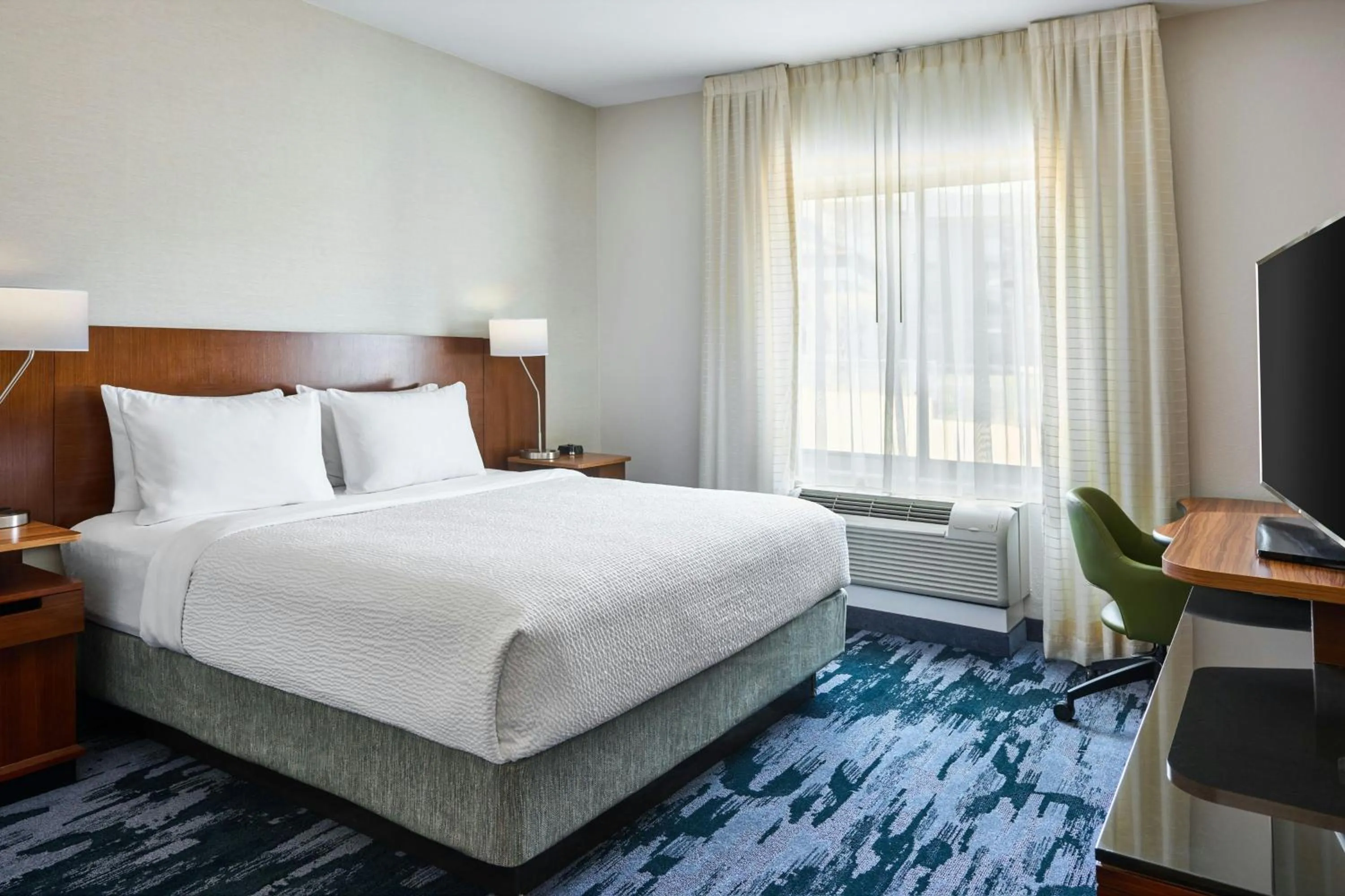 Photo of the whole room, Bed in Fairfield by Marriott Inn & Suites Knoxville Turkey Creek