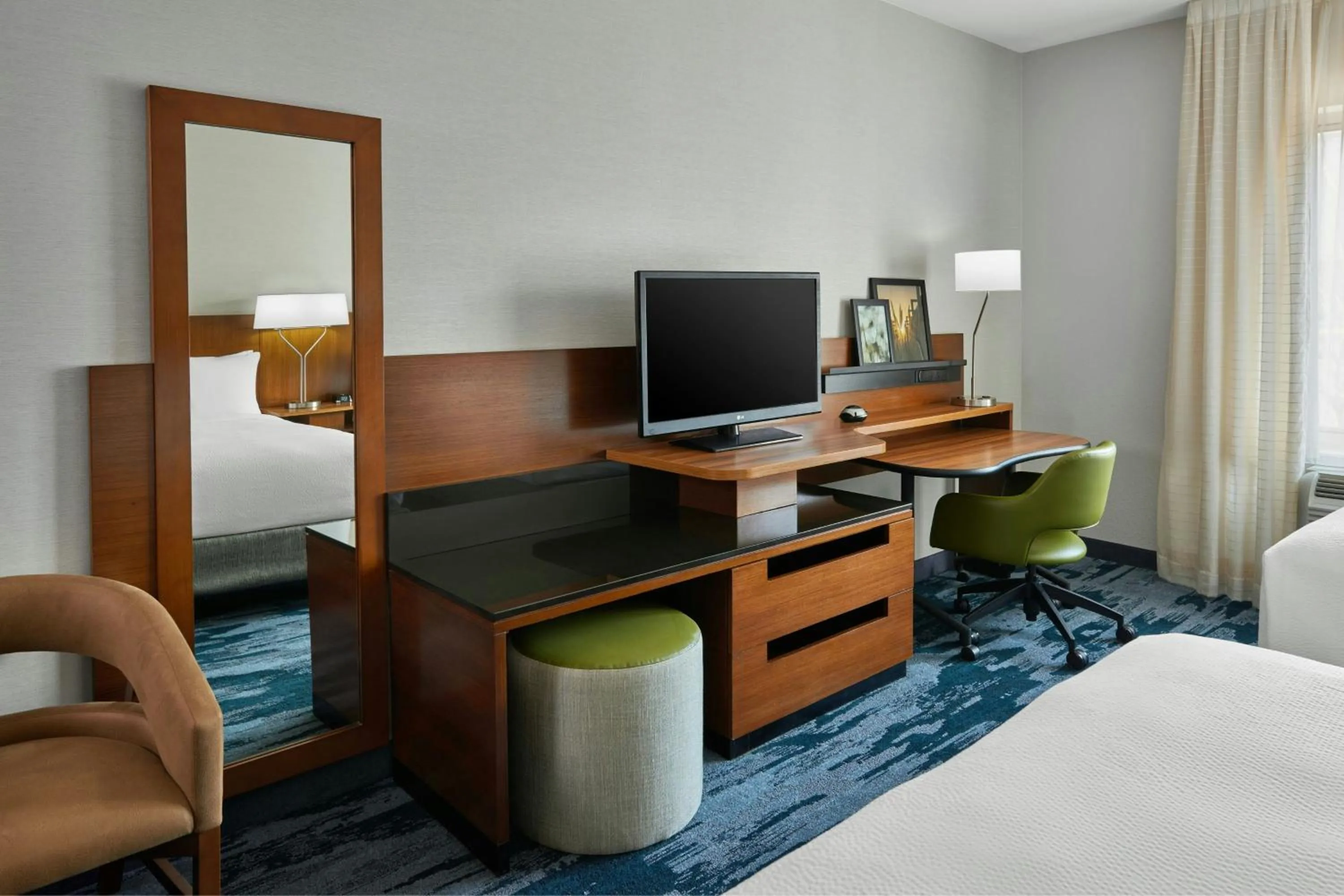 Photo of the whole room, Bed in Fairfield by Marriott Inn & Suites Knoxville Turkey Creek