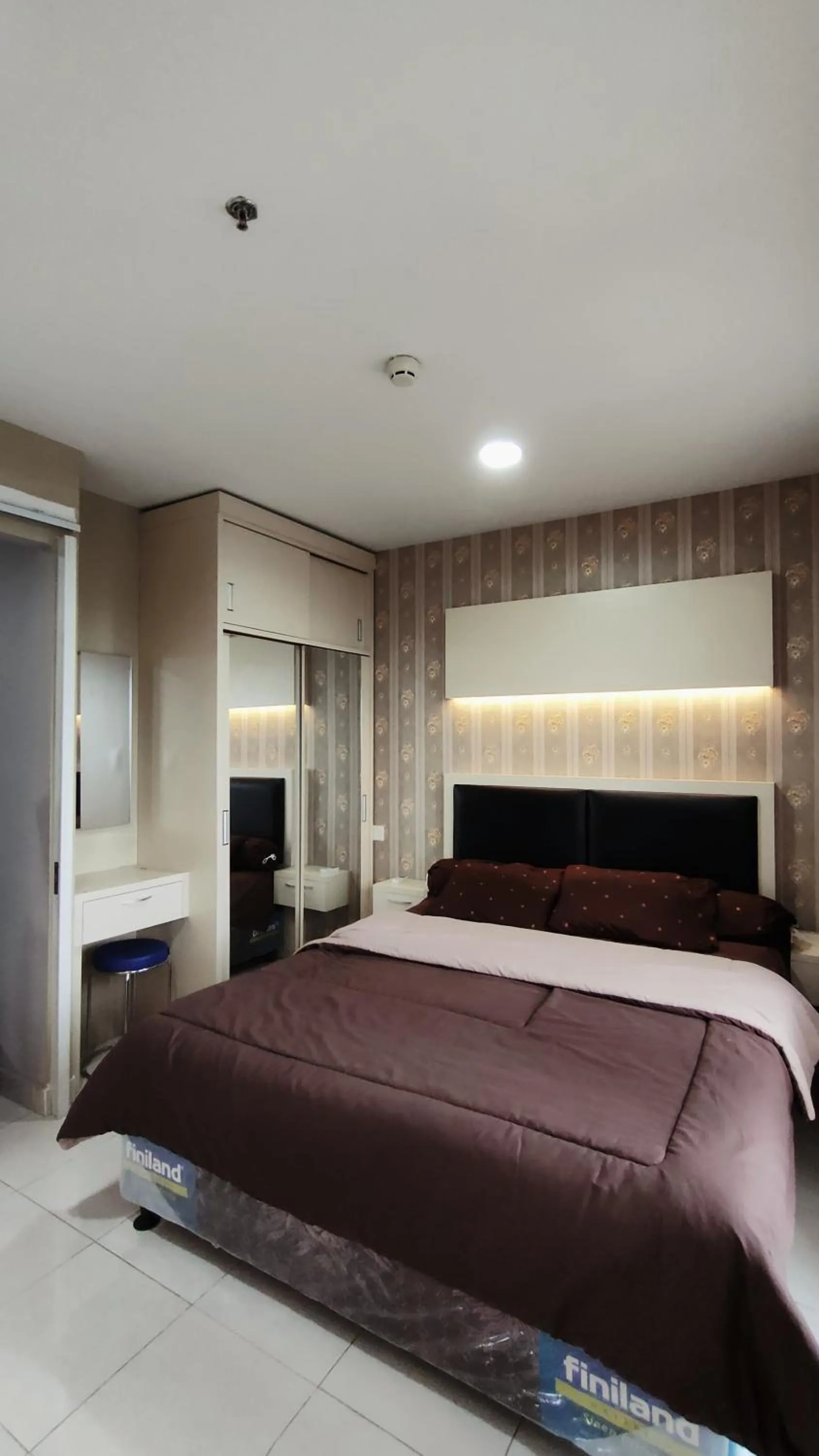 Bedroom, Bed in Kozy Room Sentul Tower Apartemen