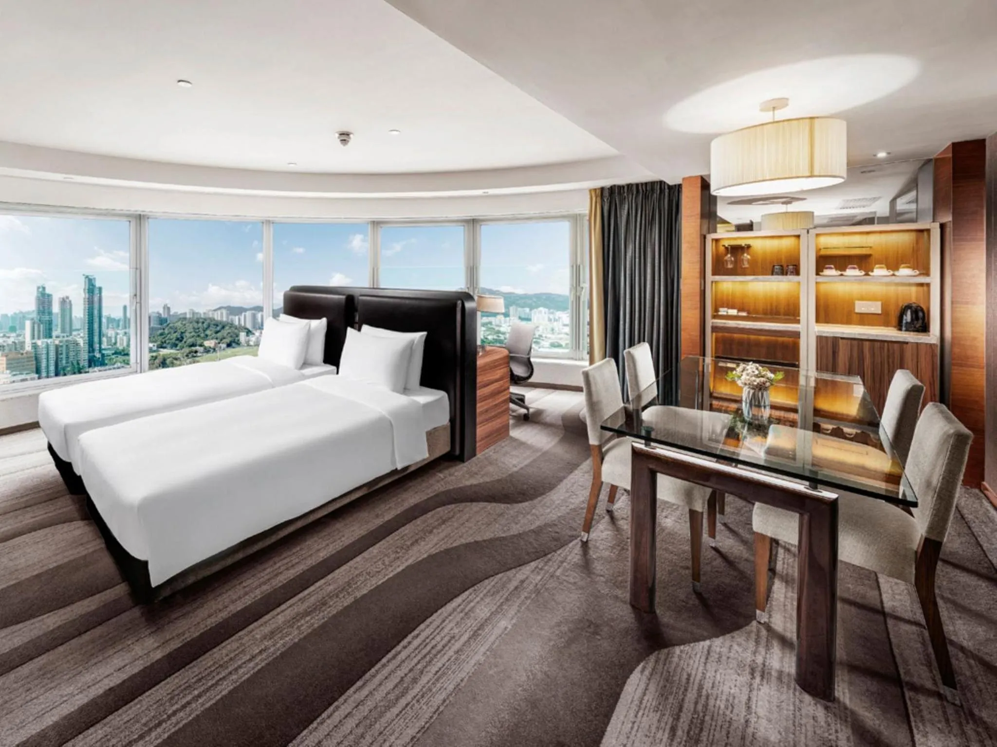 Bed in Royal Plaza Hotel