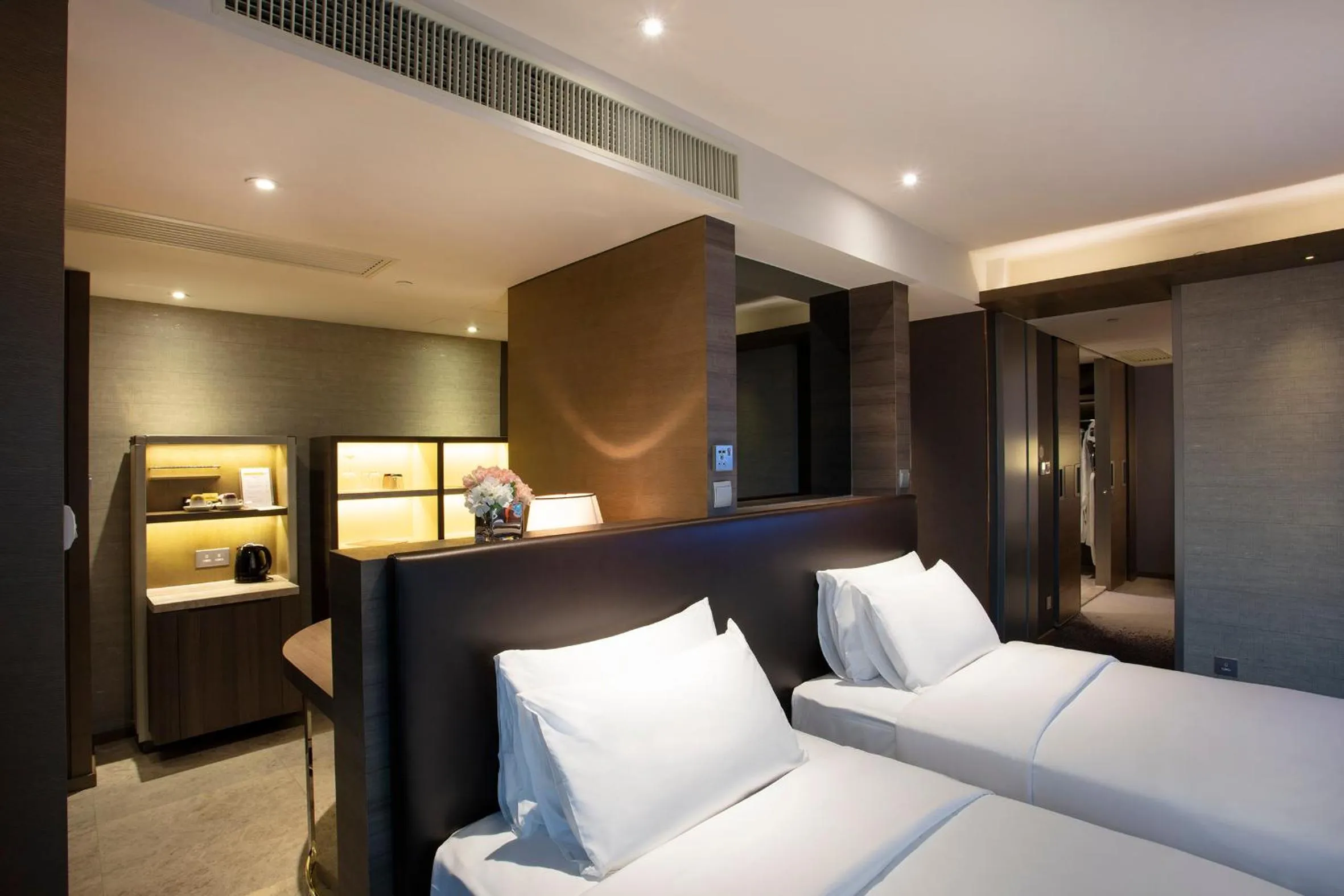 Bed in Royal Plaza Hotel