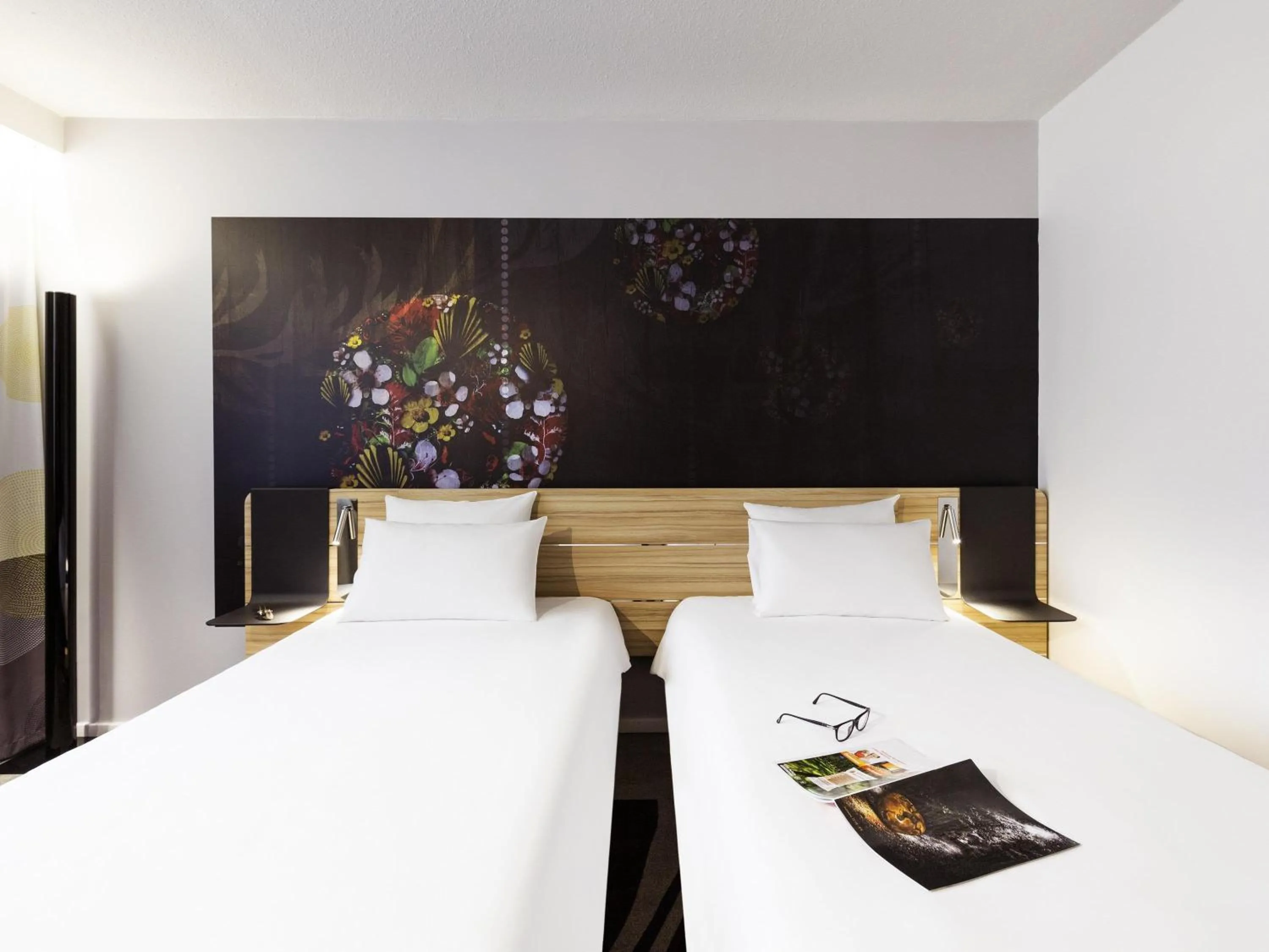 Bedroom, Bed in Novotel Limoges Le Lac