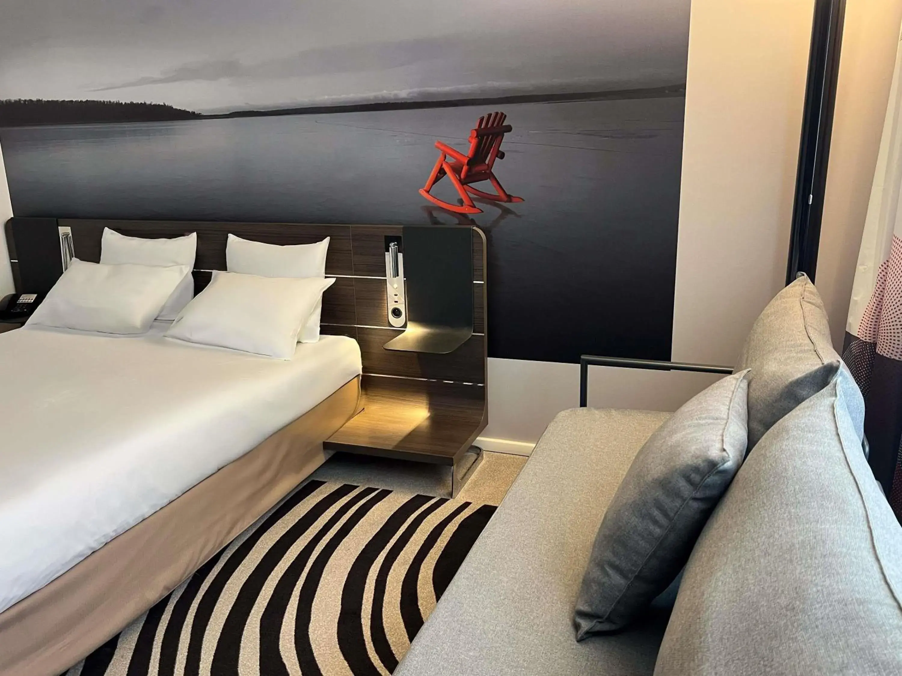 Standard Room with Swimming Pool View in Novotel Limoges Le Lac Standard Room with Swimming Pool View in Novotel Limoges Le Lac