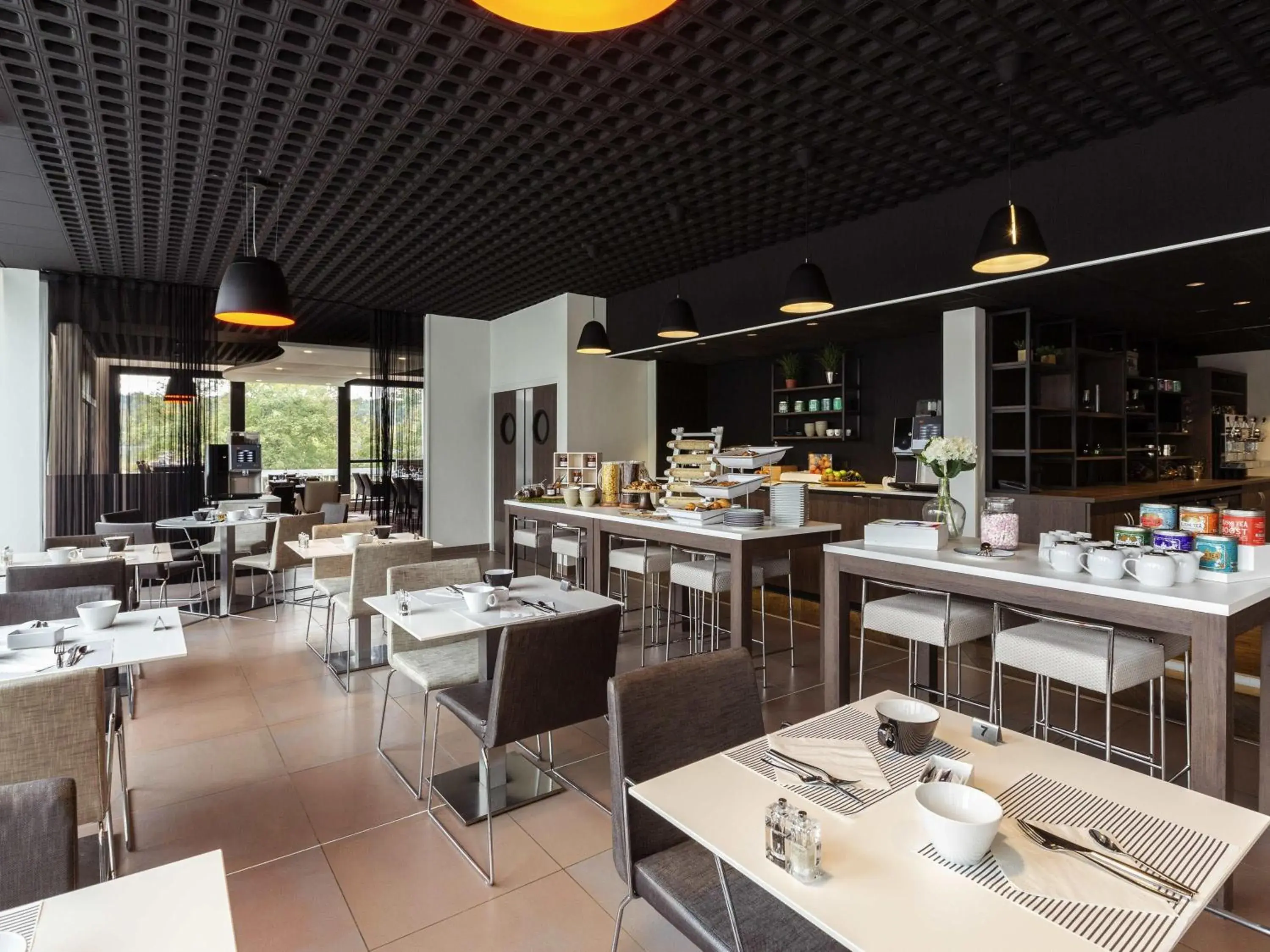Restaurant/places to eat in Novotel Limoges Le Lac Restaurant/places to eat in Novotel Limoges Le Lac