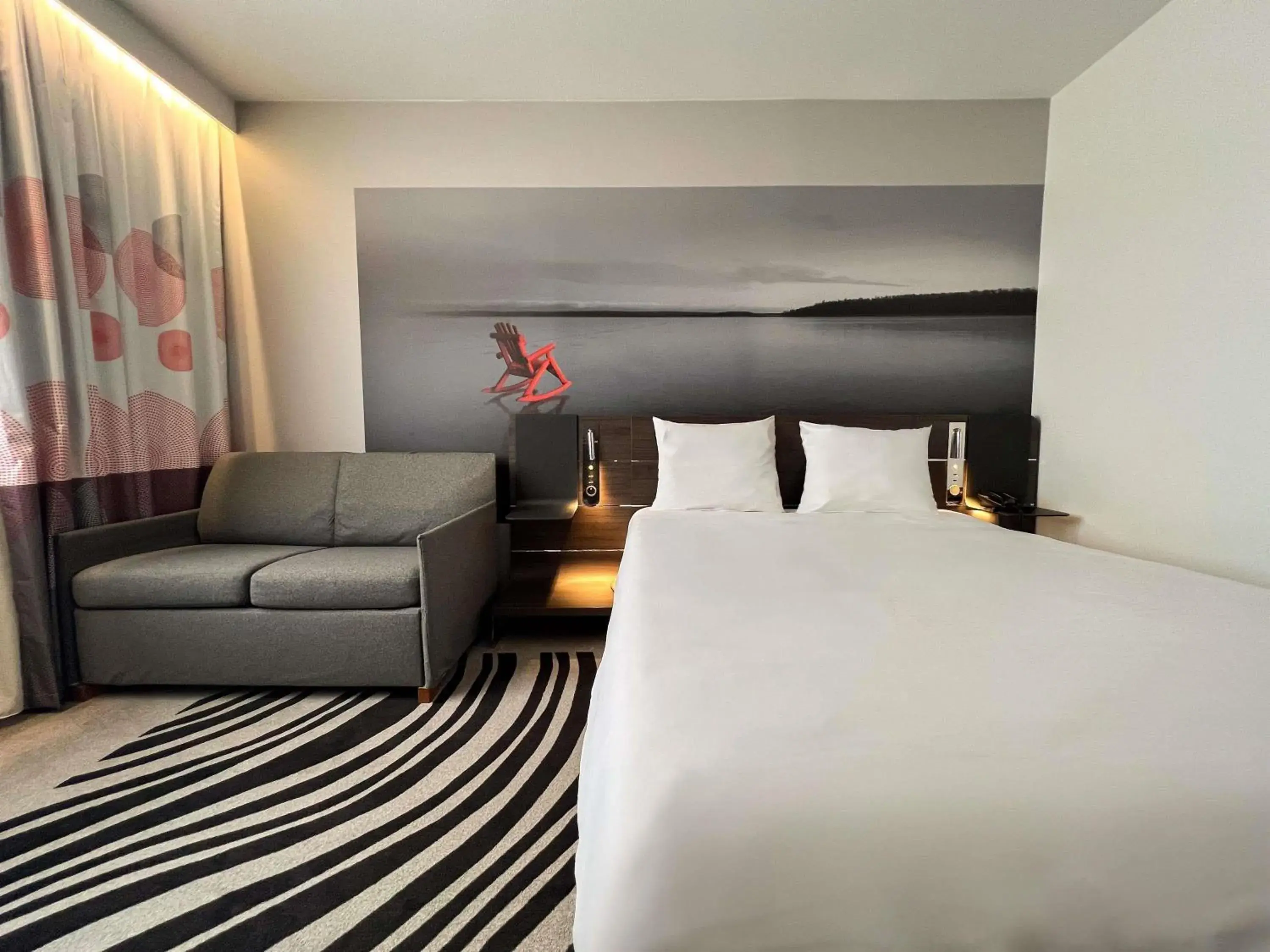 Bedroom, Bed in Novotel Limoges Le Lac Bedroom, Bed in Novotel Limoges Le Lac