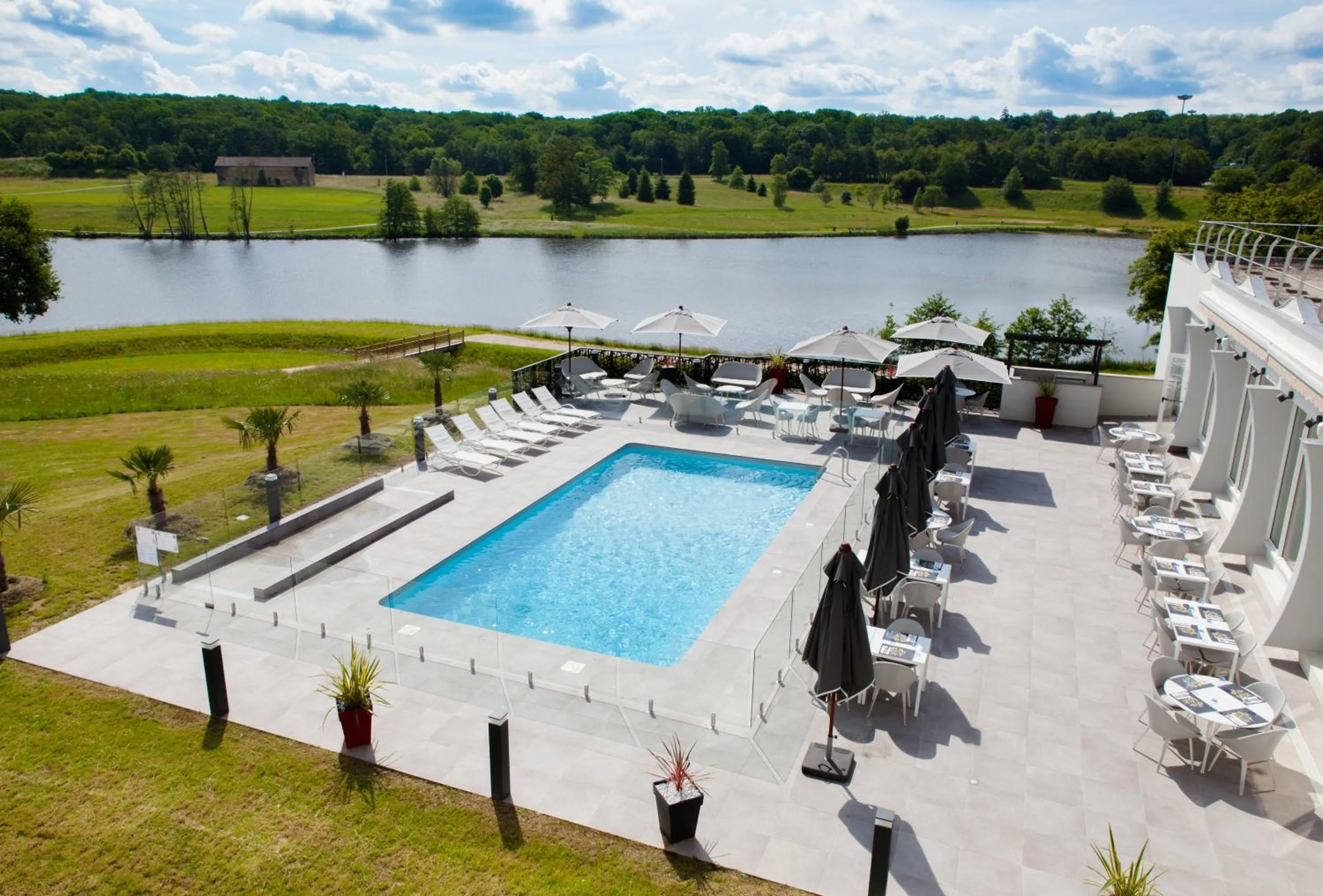 Garden in Novotel Limoges Le Lac