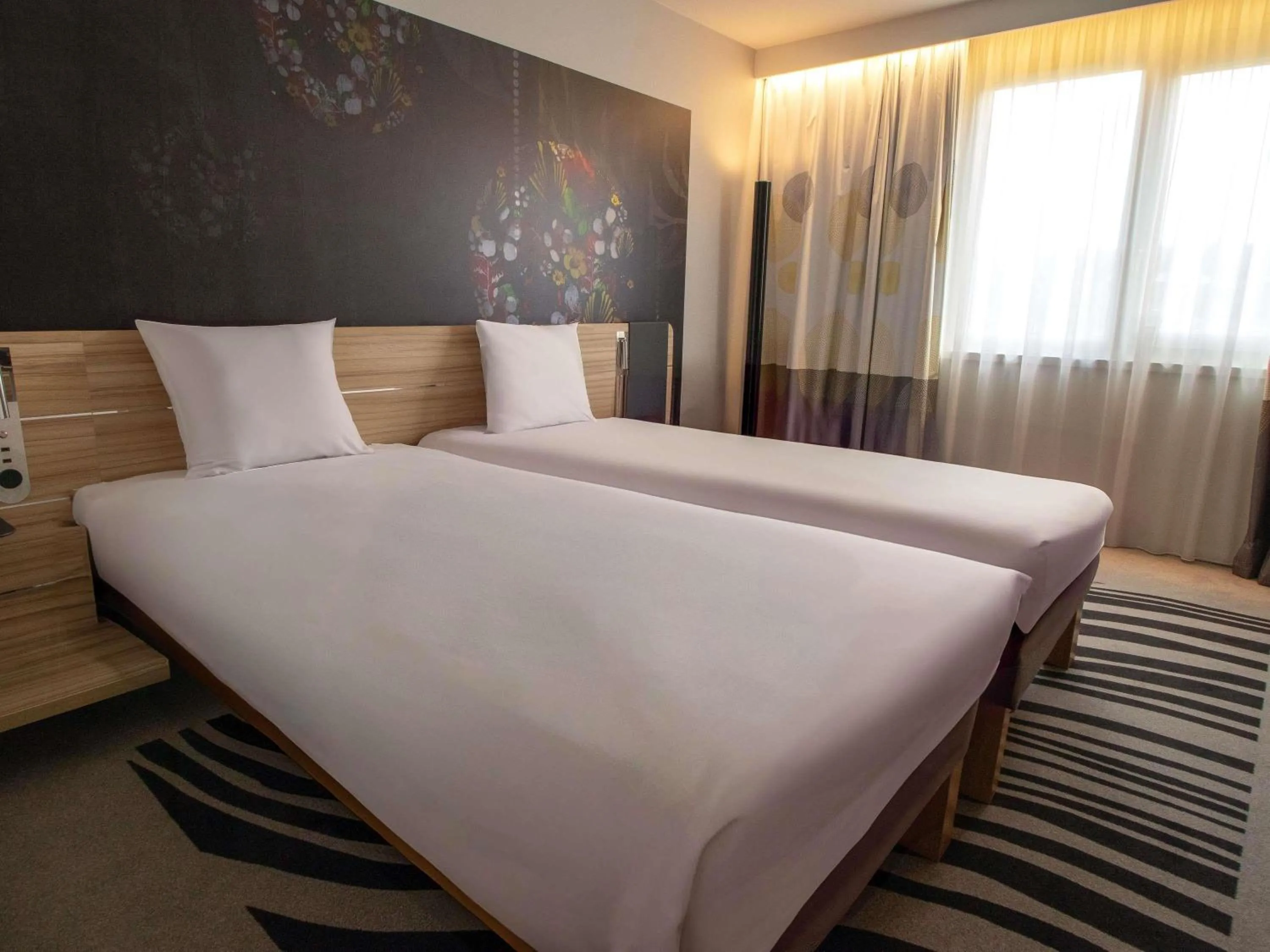 Bedroom, Bed in Novotel Limoges Le Lac