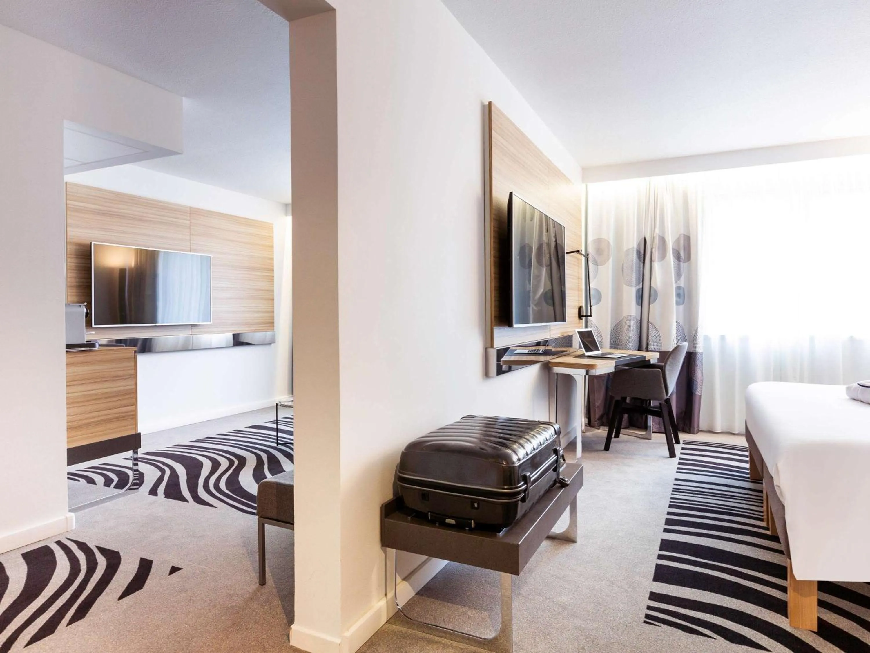 Photo of the whole room, Bed in Novotel Limoges Le Lac