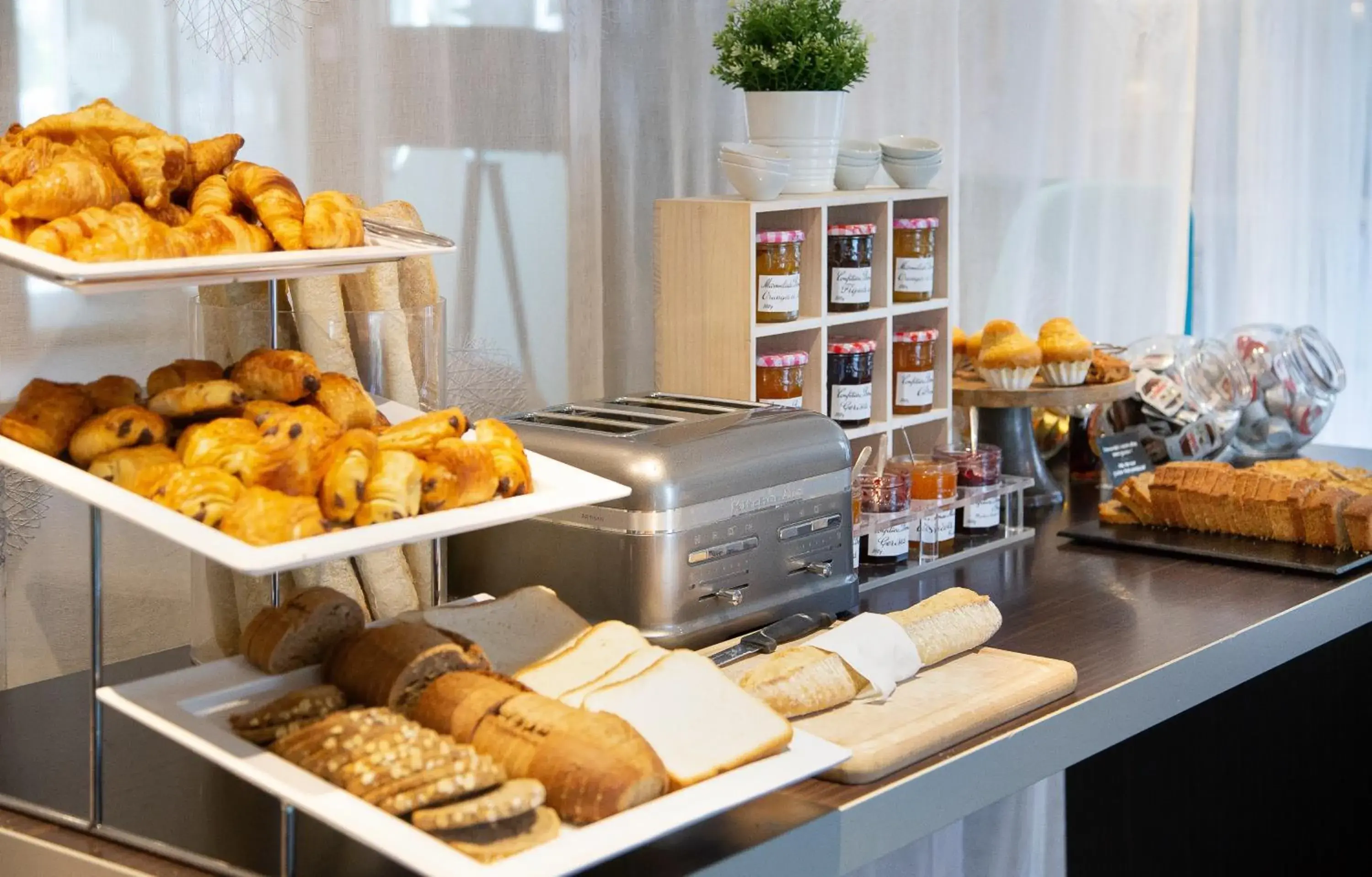 Breakfast in Novotel Limoges Le Lac Breakfast in Novotel Limoges Le Lac