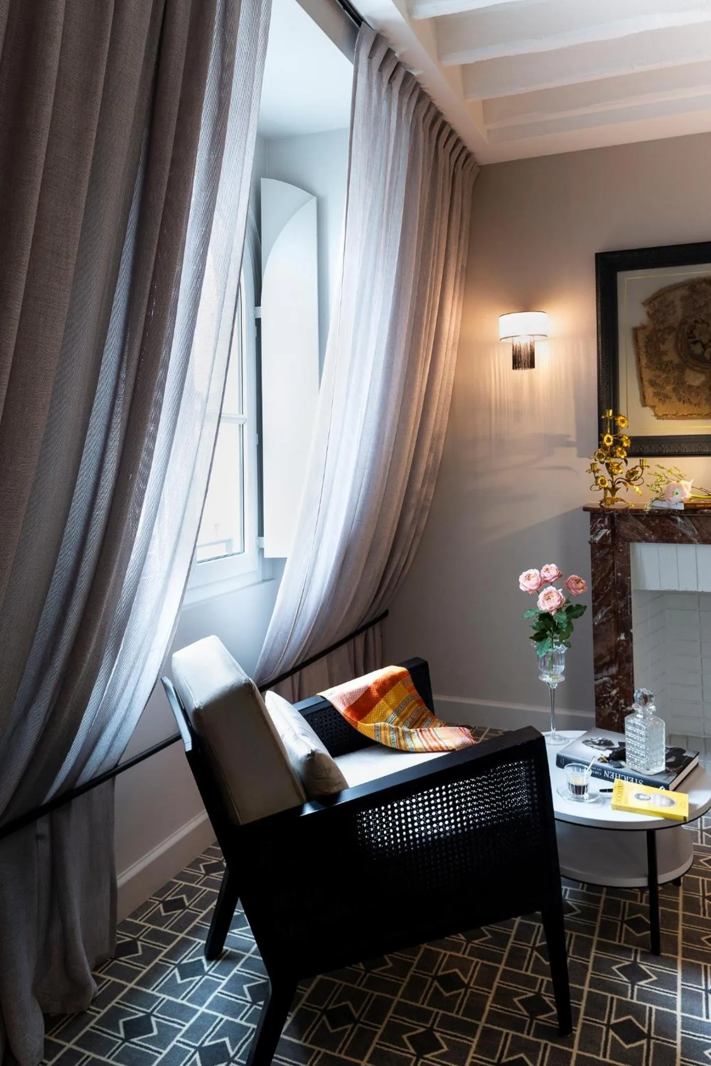 Seating area in Lenox Montparnasse