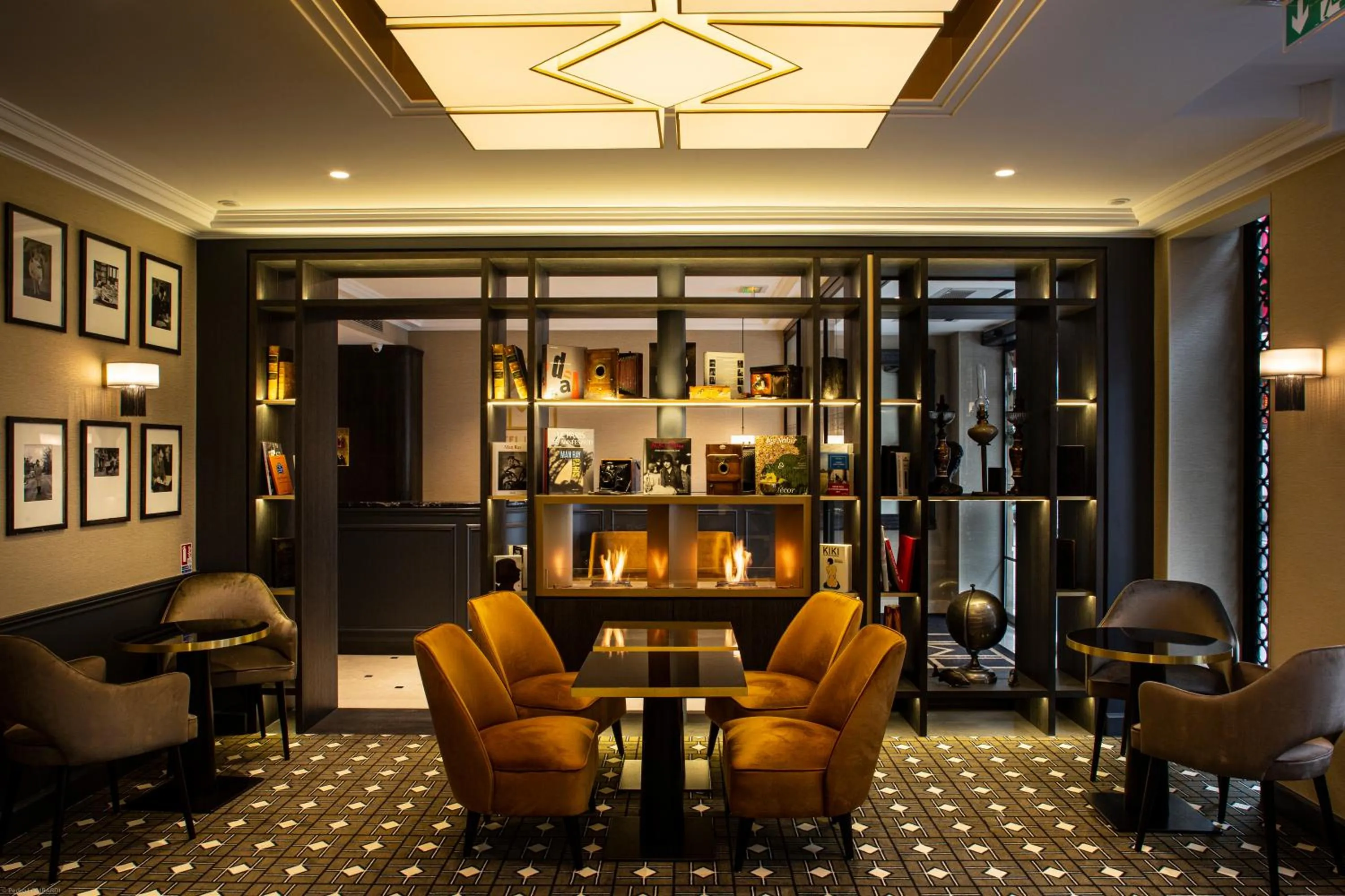 Lounge or bar in Lenox Montparnasse