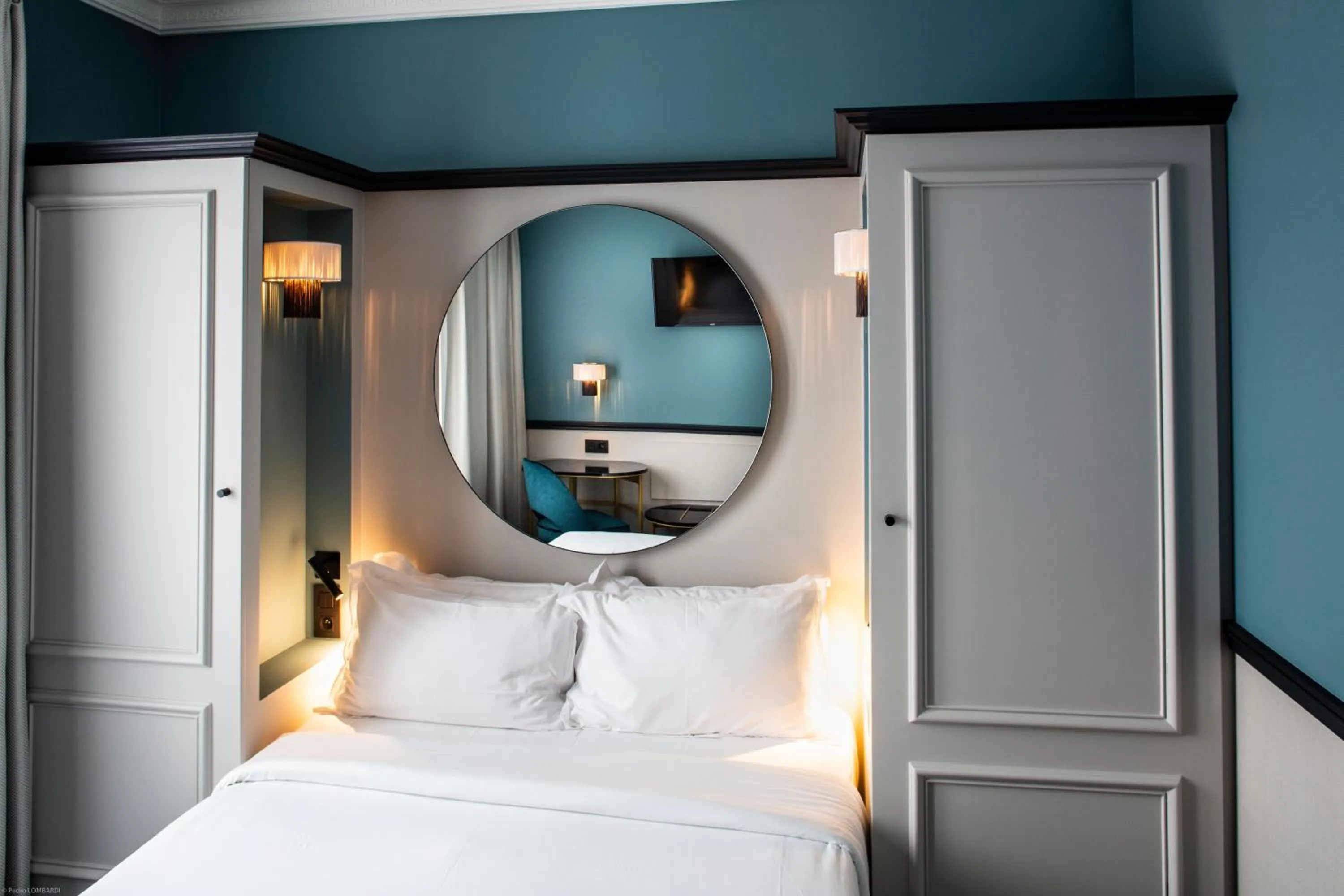 Photo of the whole room, Bed in Lenox Montparnasse