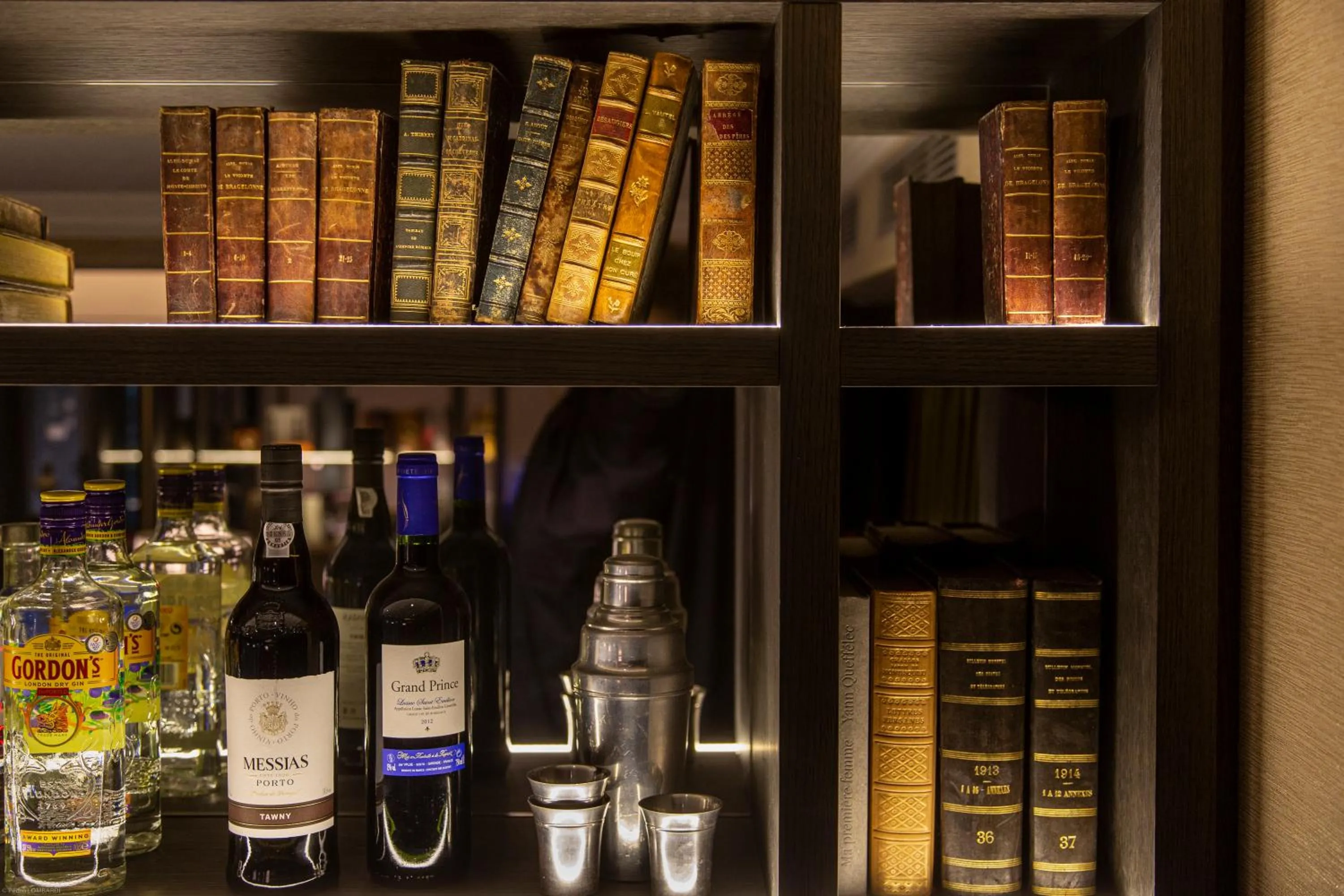 Living room in Lenox Montparnasse