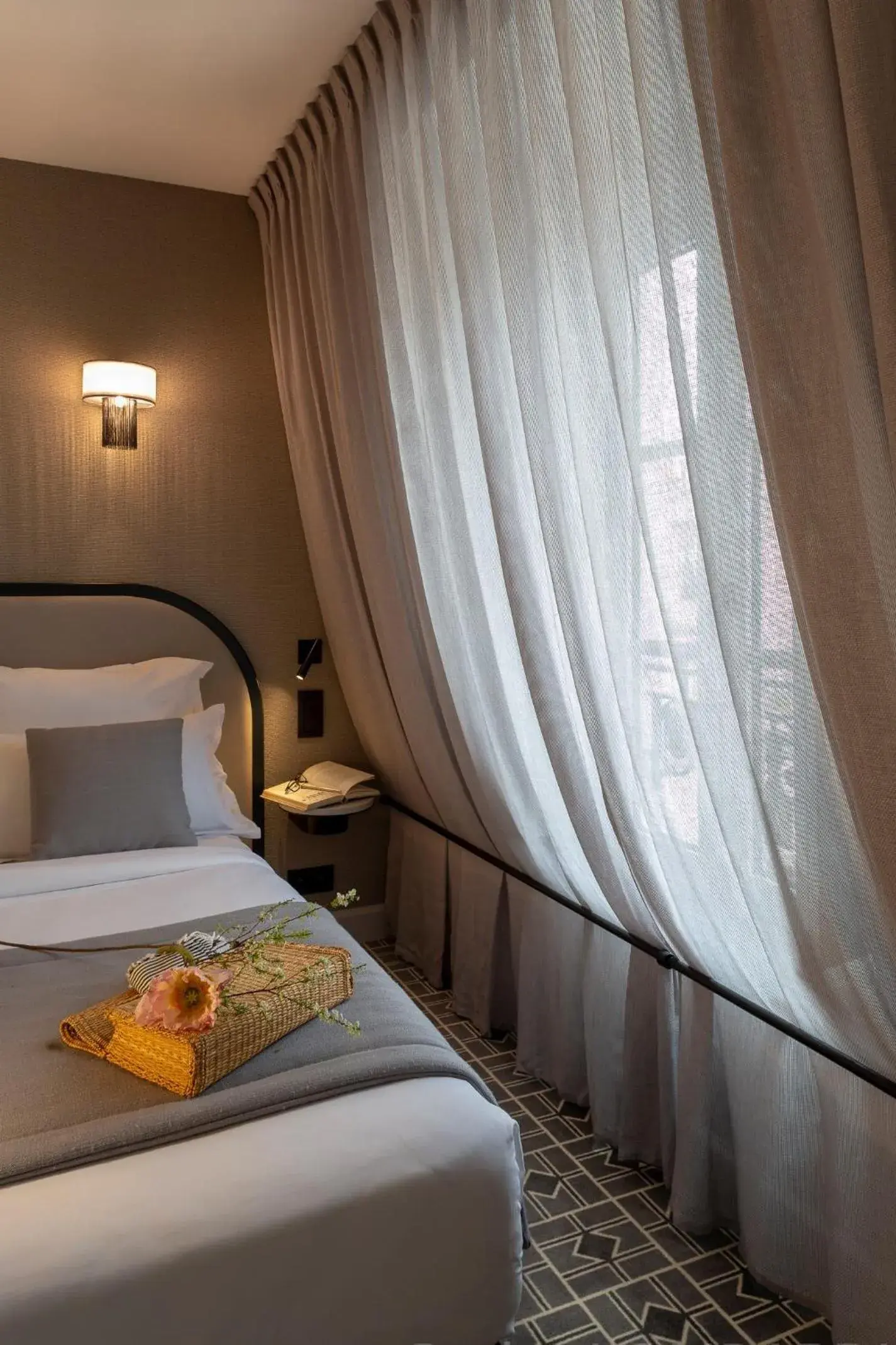 Bed in Lenox Montparnasse Bed in Lenox Montparnasse