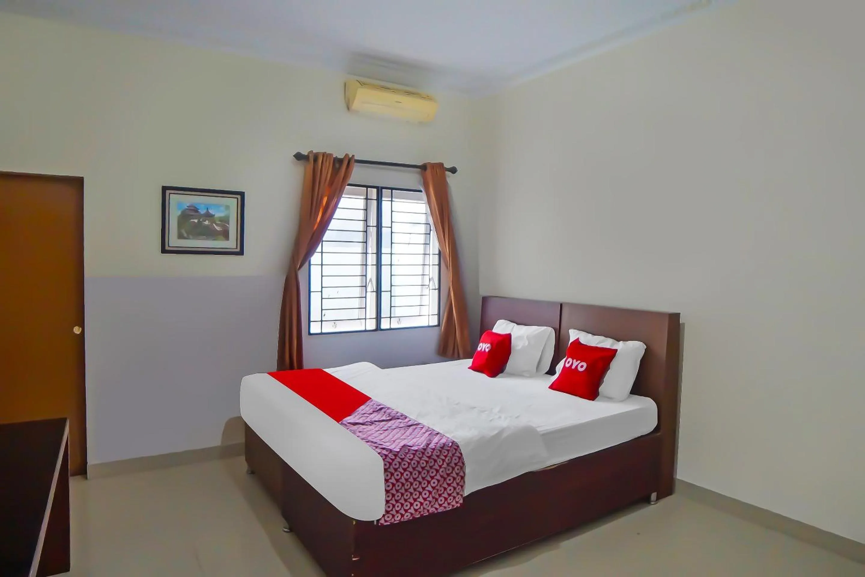 Bedroom, Bed in OYO 92314 De Coco Guesthouse