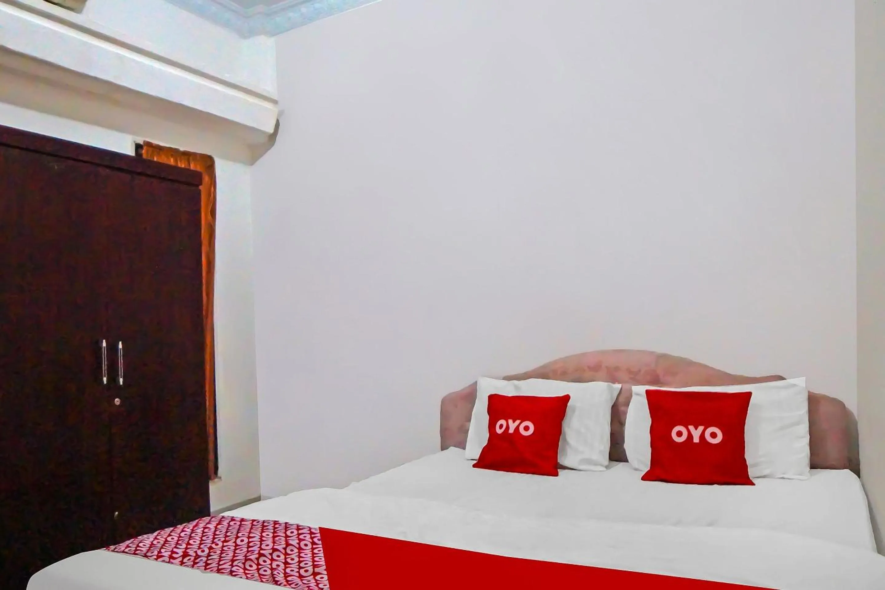 Bedroom, Bed in OYO 92314 De Coco Guesthouse