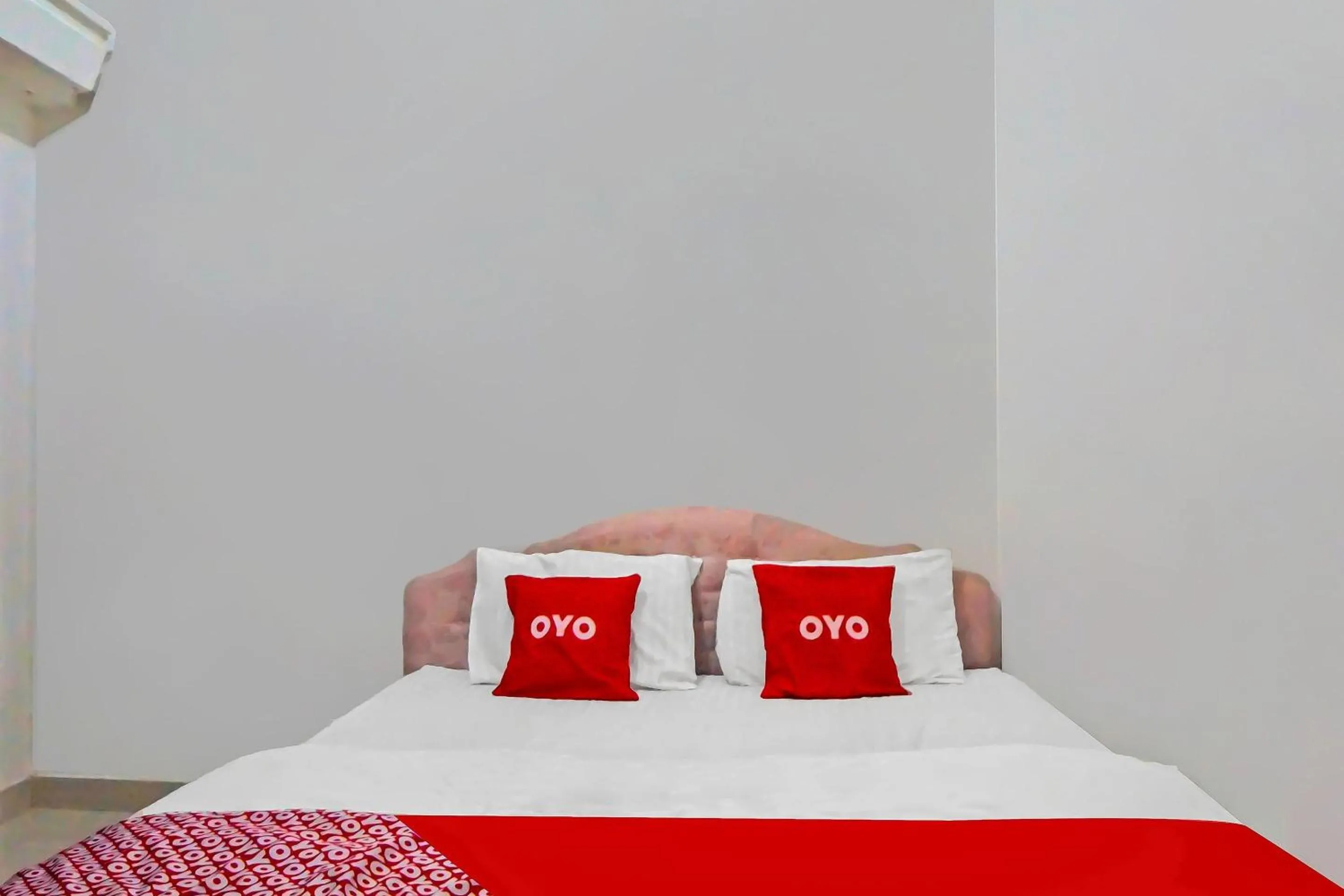 Bedroom, Bed in OYO 92314 De Coco Guesthouse