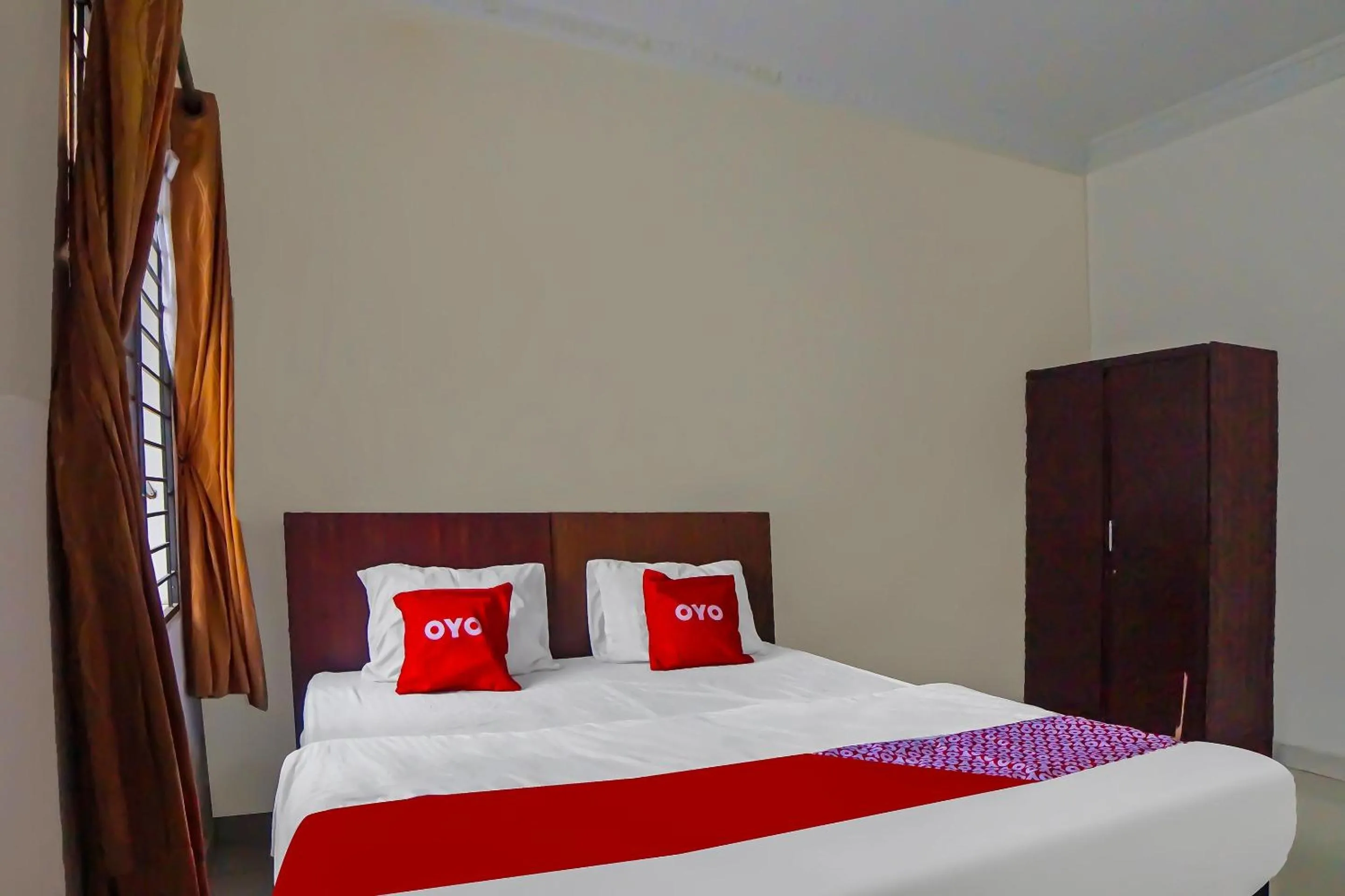 Bedroom, Bed in OYO 92314 De Coco Guesthouse