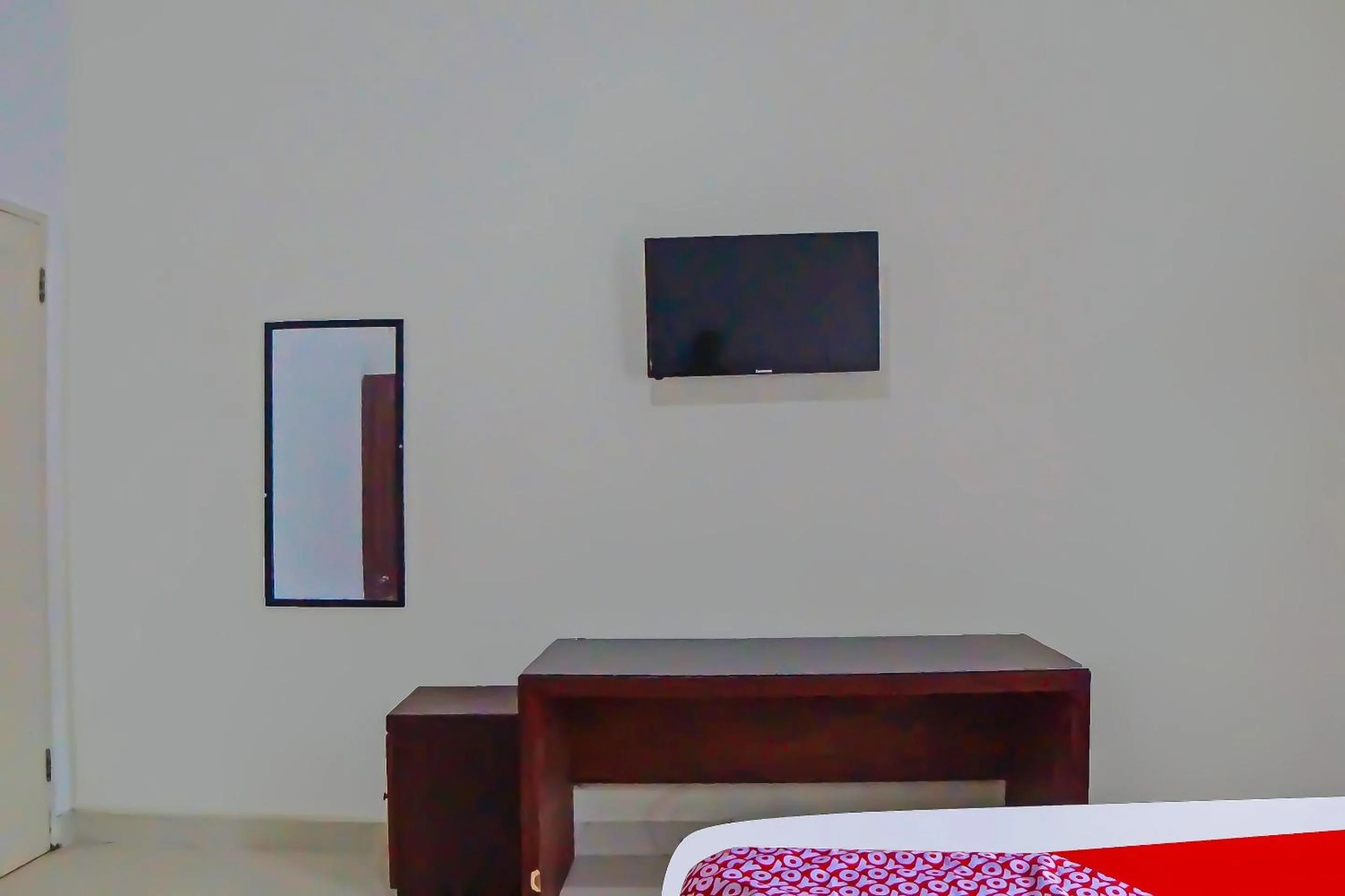 Bedroom, Bed in OYO 92314 De Coco Guesthouse