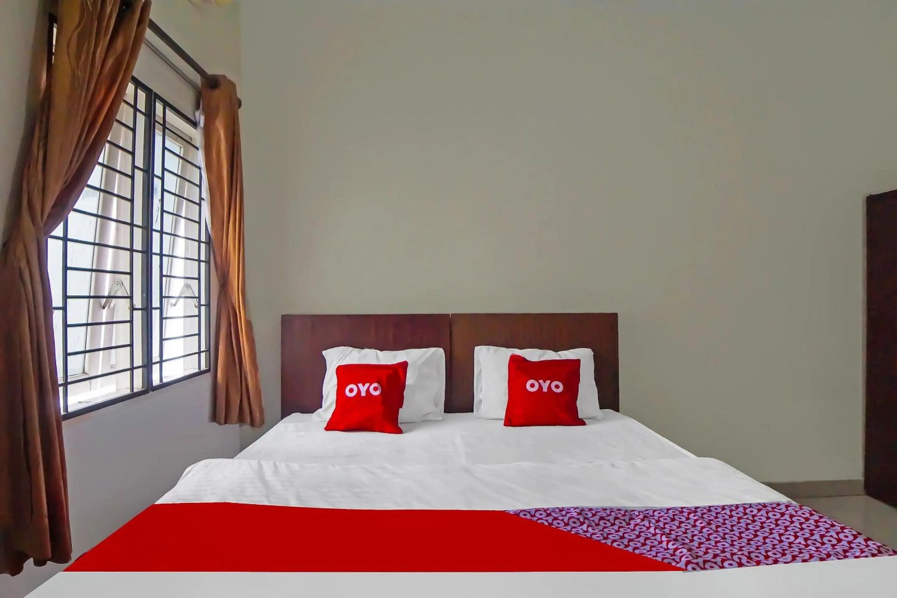 Bedroom, Bed in OYO 92314 De Coco Guesthouse
