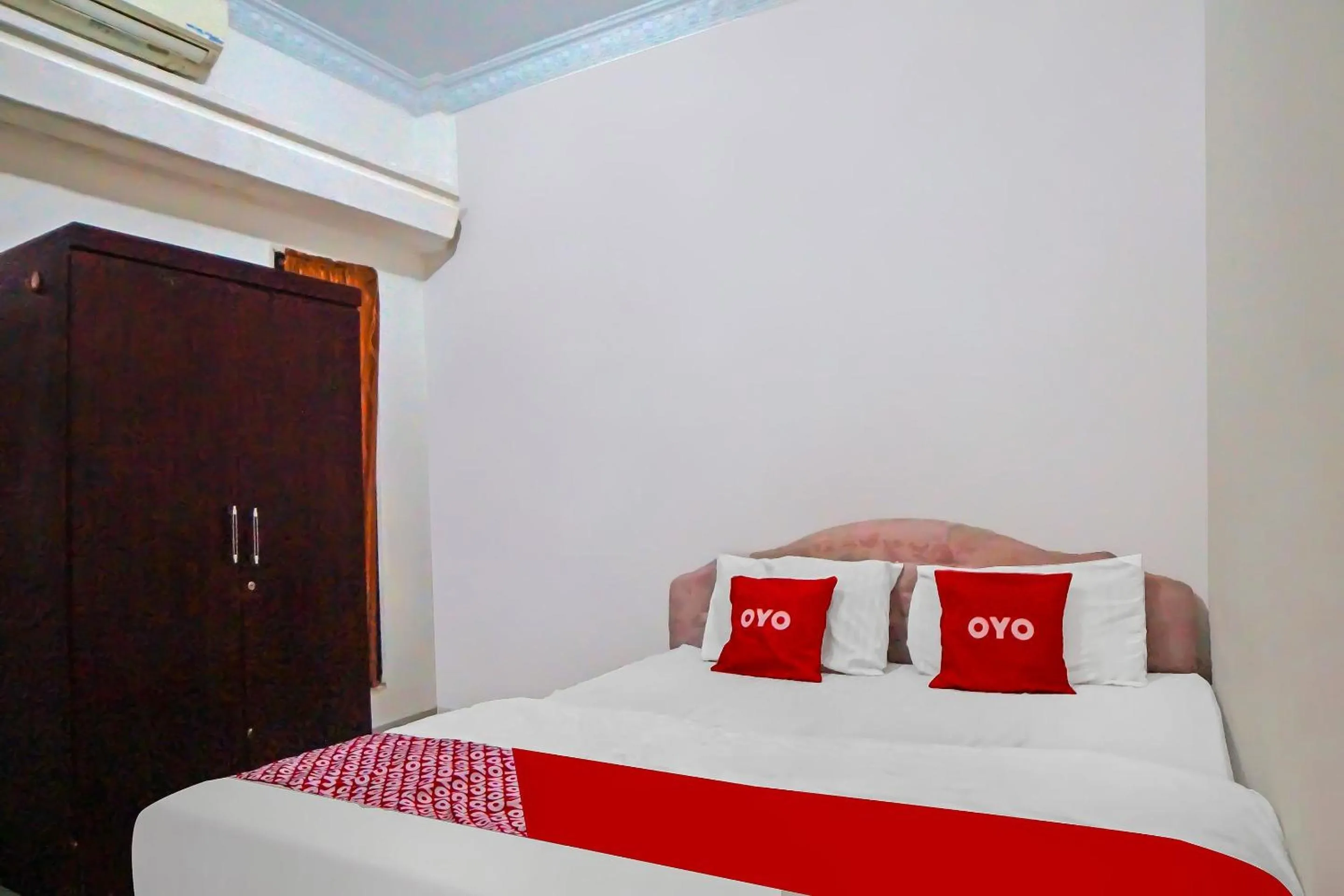 Bedroom, Bed in OYO 92314 De Coco Guesthouse