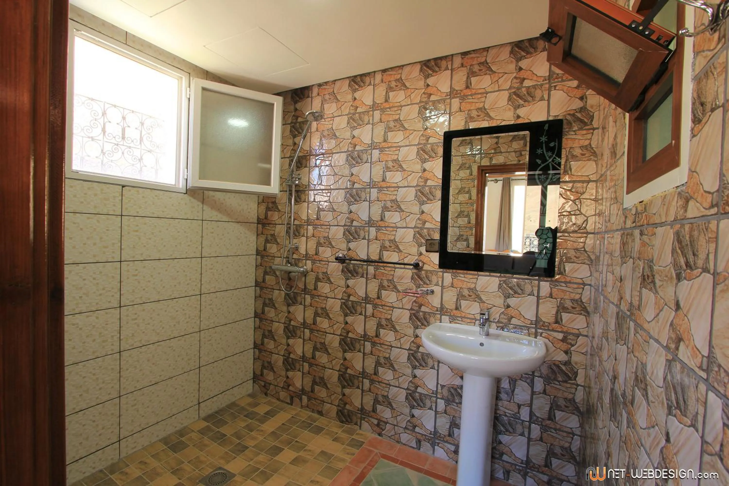 Bathroom in Hotel New Mars Dades