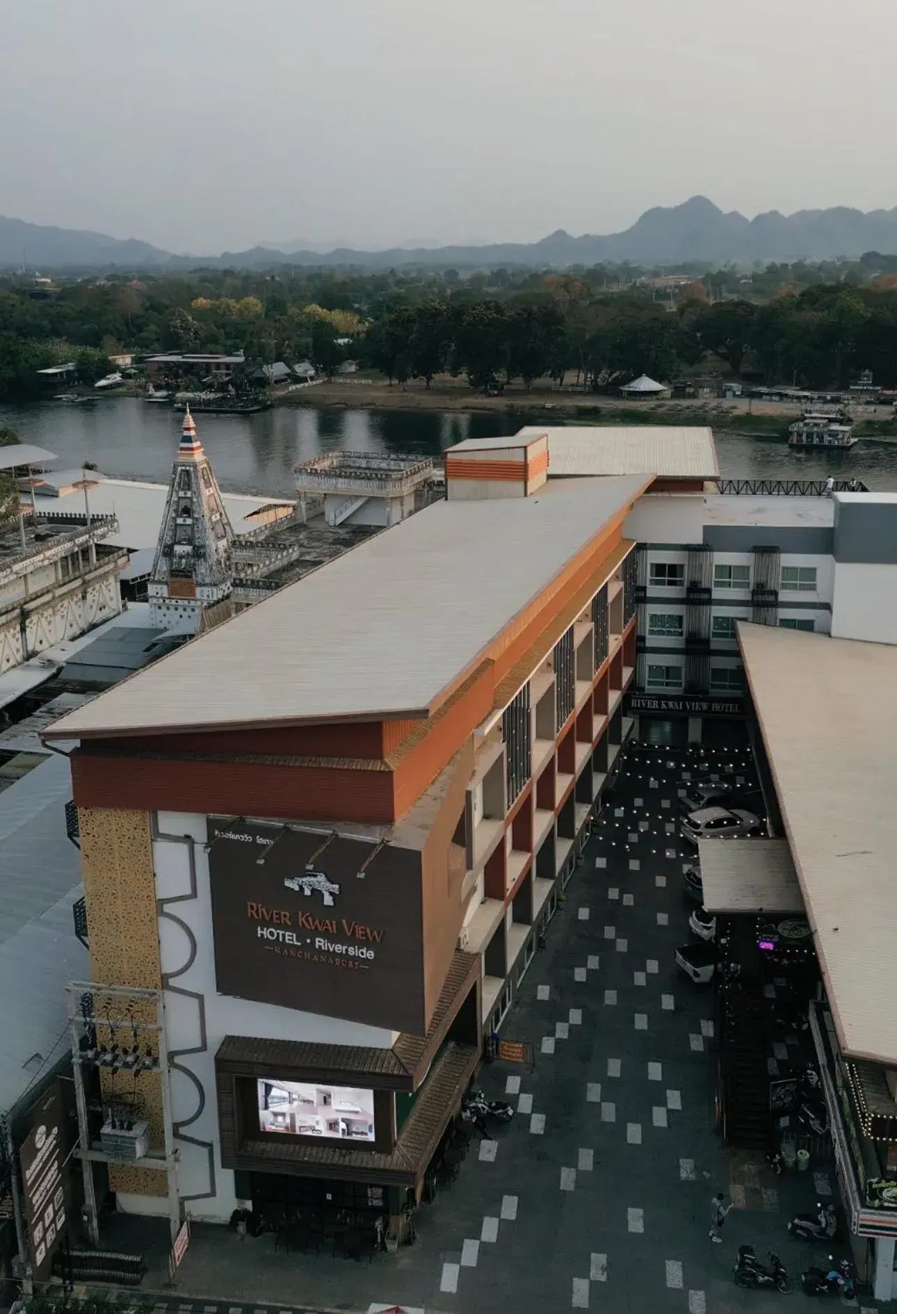 Property building in River Kwai View Hotel Kanchanaburi Property building in River Kwai View Hotel Kanchanaburi