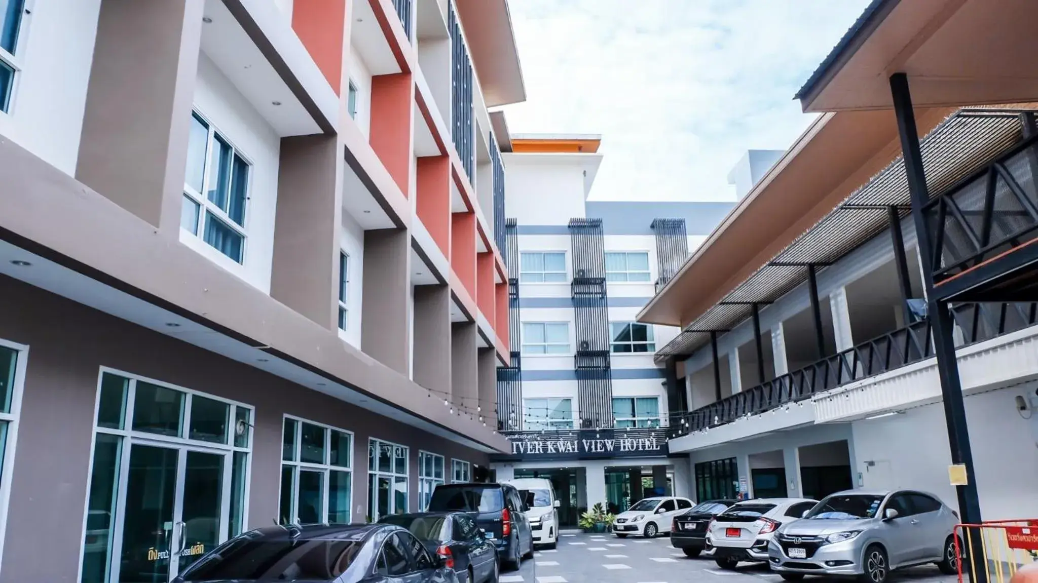 Property building in River Kwai View Hotel Kanchanaburi Property building in River Kwai View Hotel Kanchanaburi