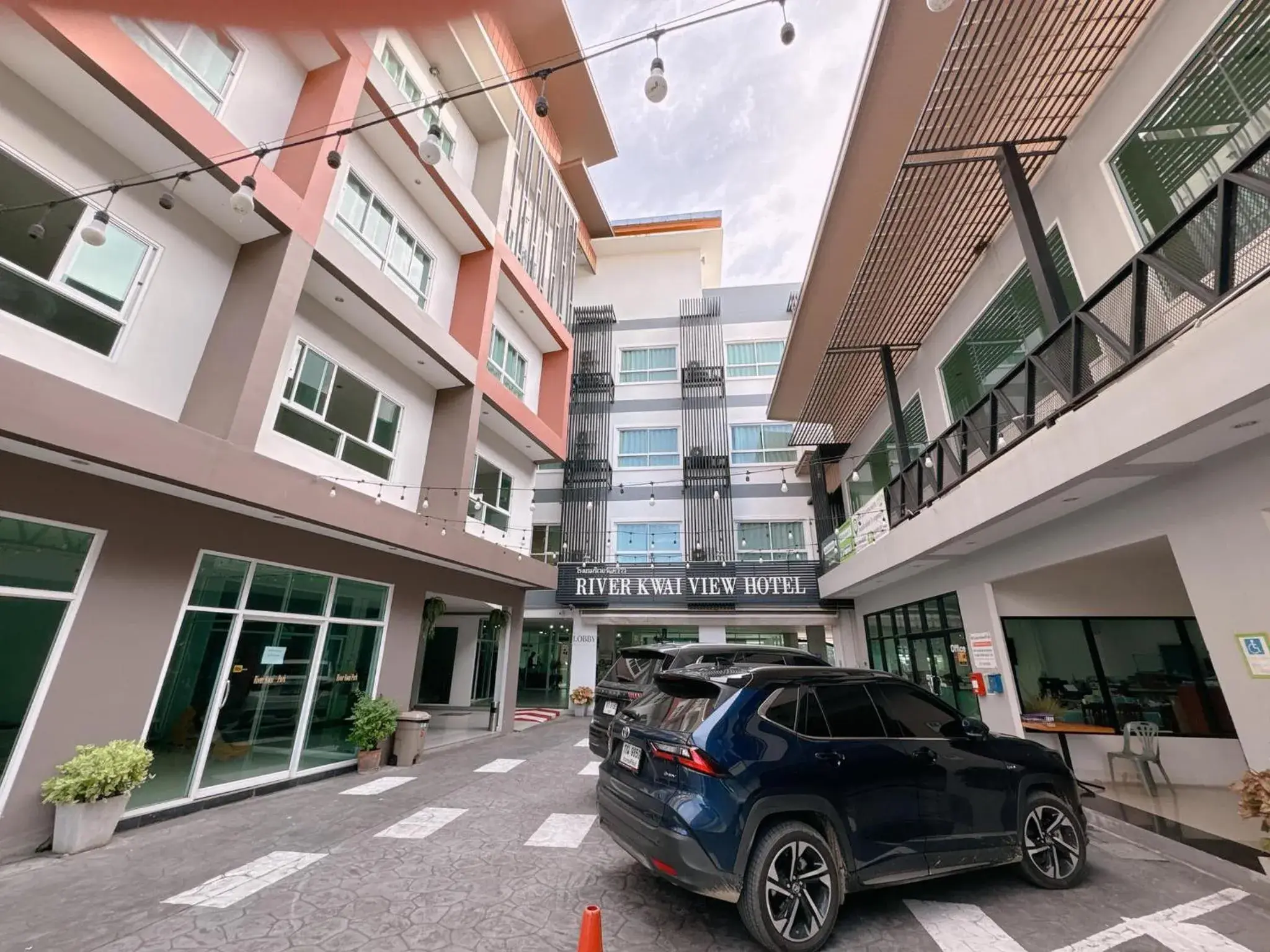 Property building in River Kwai View Hotel Kanchanaburi Property building in River Kwai View Hotel Kanchanaburi