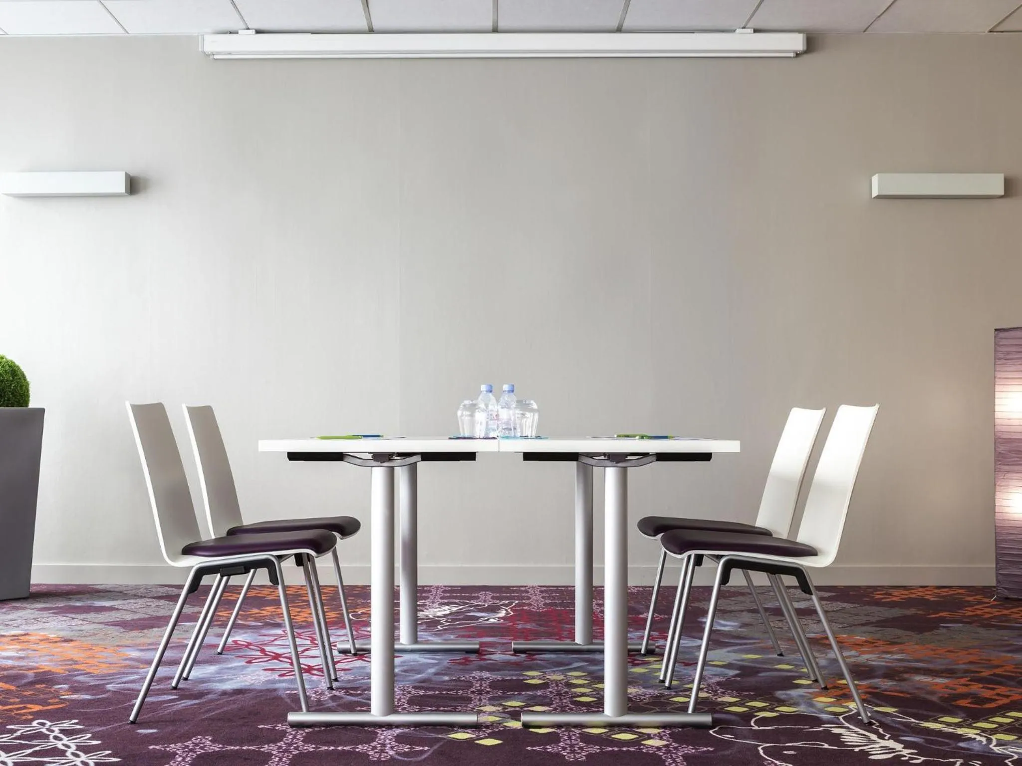 Meeting/conference room in ibis Styles Lorient Caudan