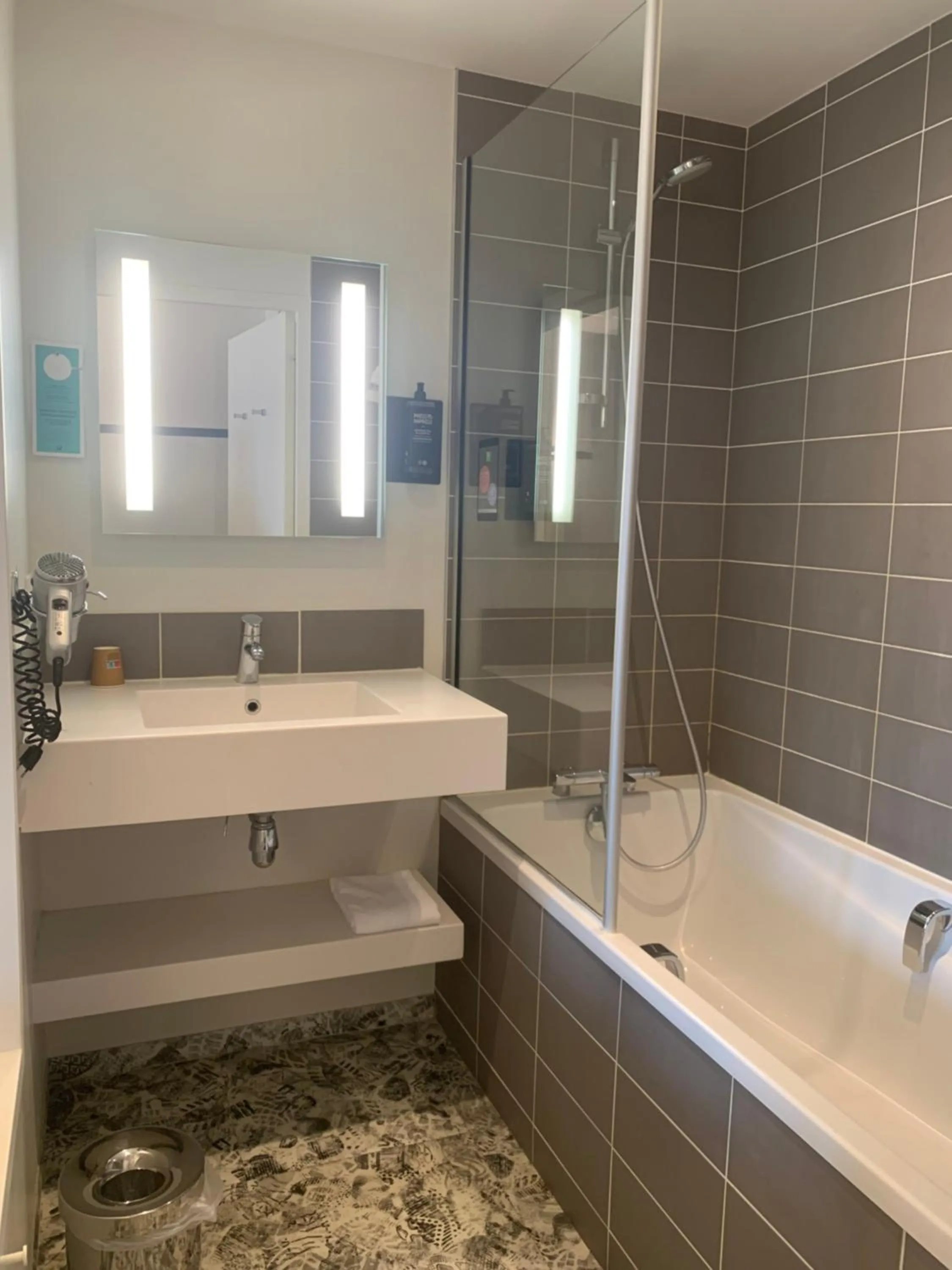 Bathroom in ibis Styles Lorient Caudan