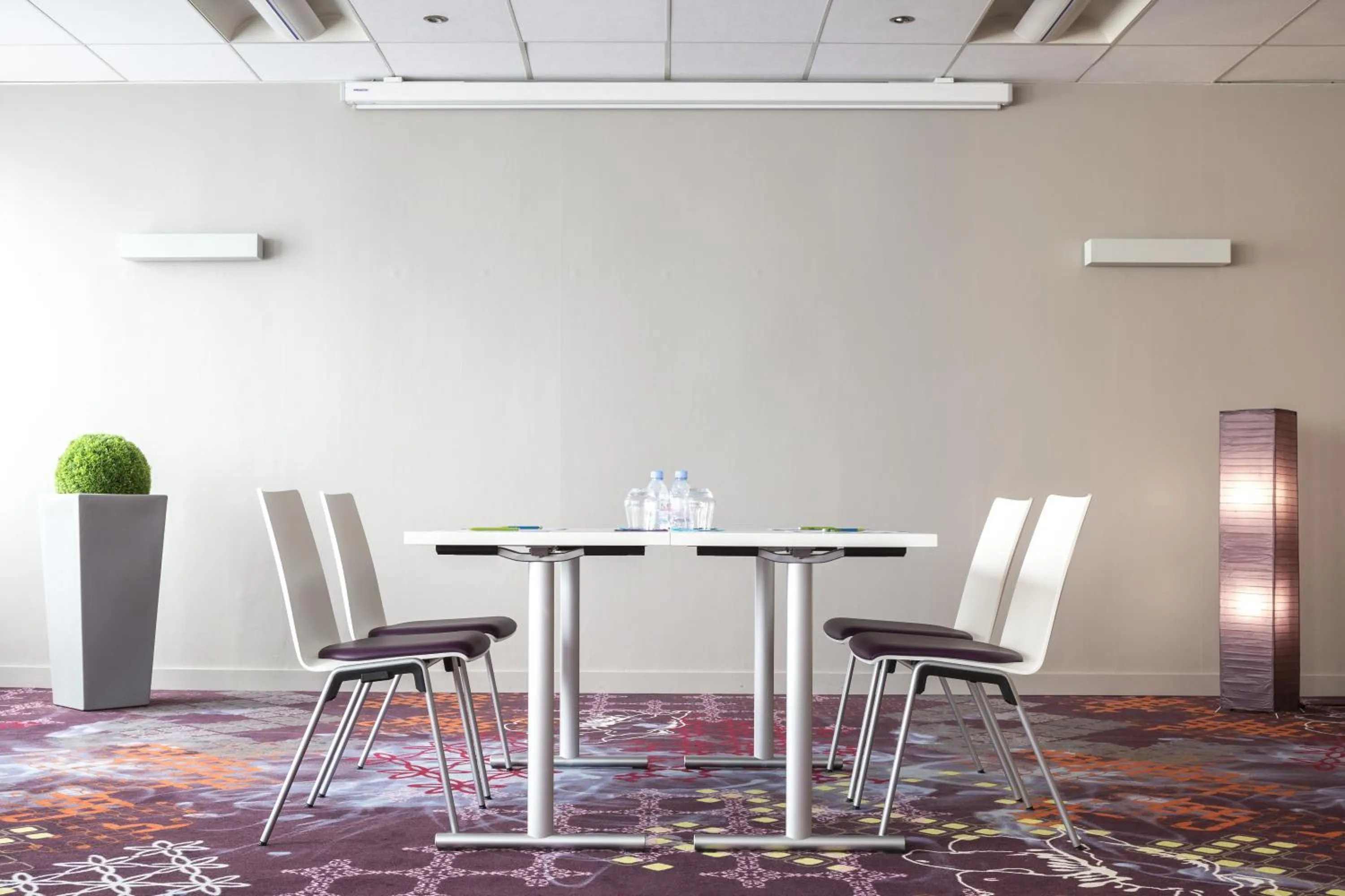 Meeting/conference room in ibis Styles Lorient Caudan
