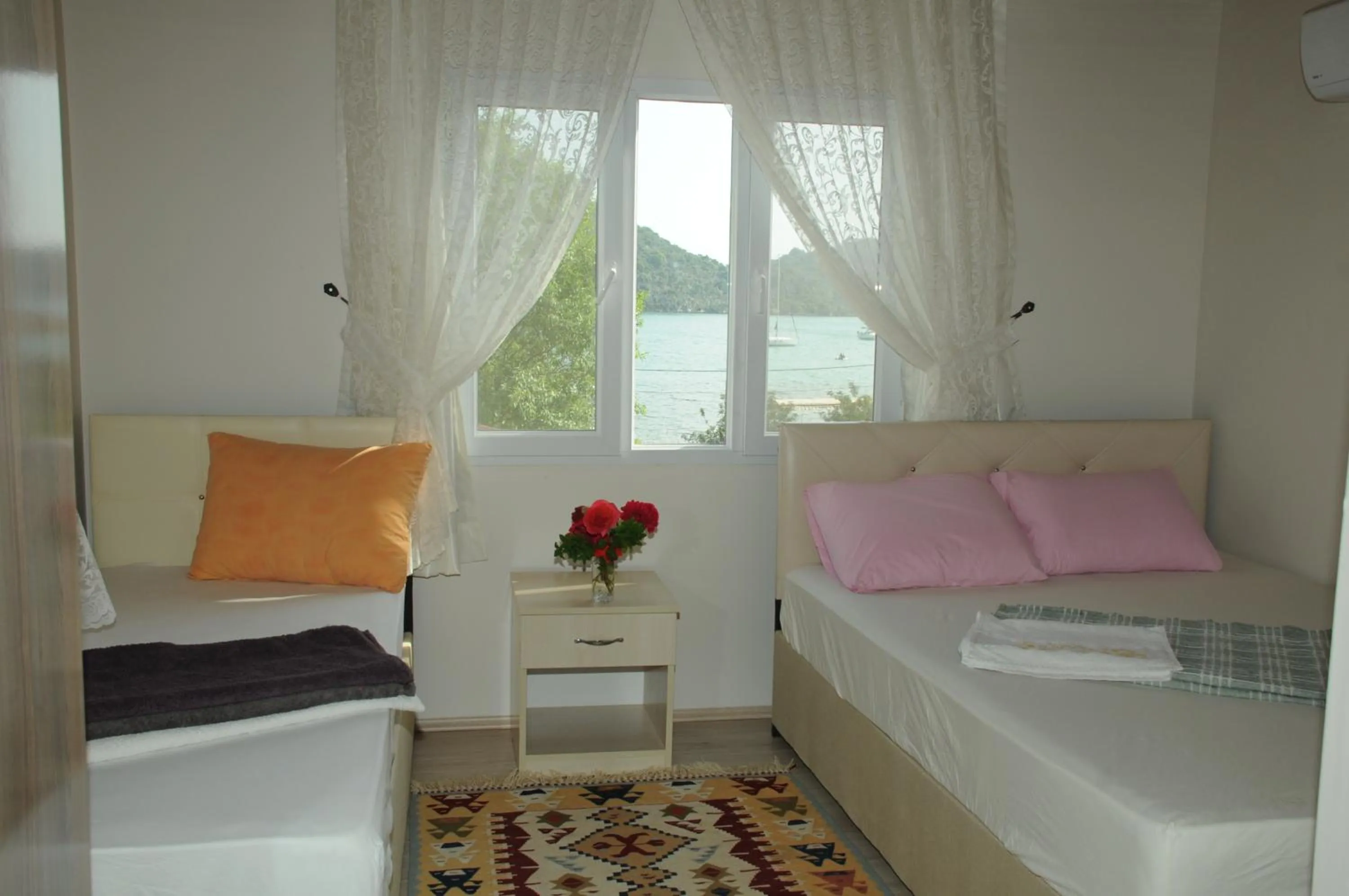 Photo of the whole room, Bed in Likya Pansiyon