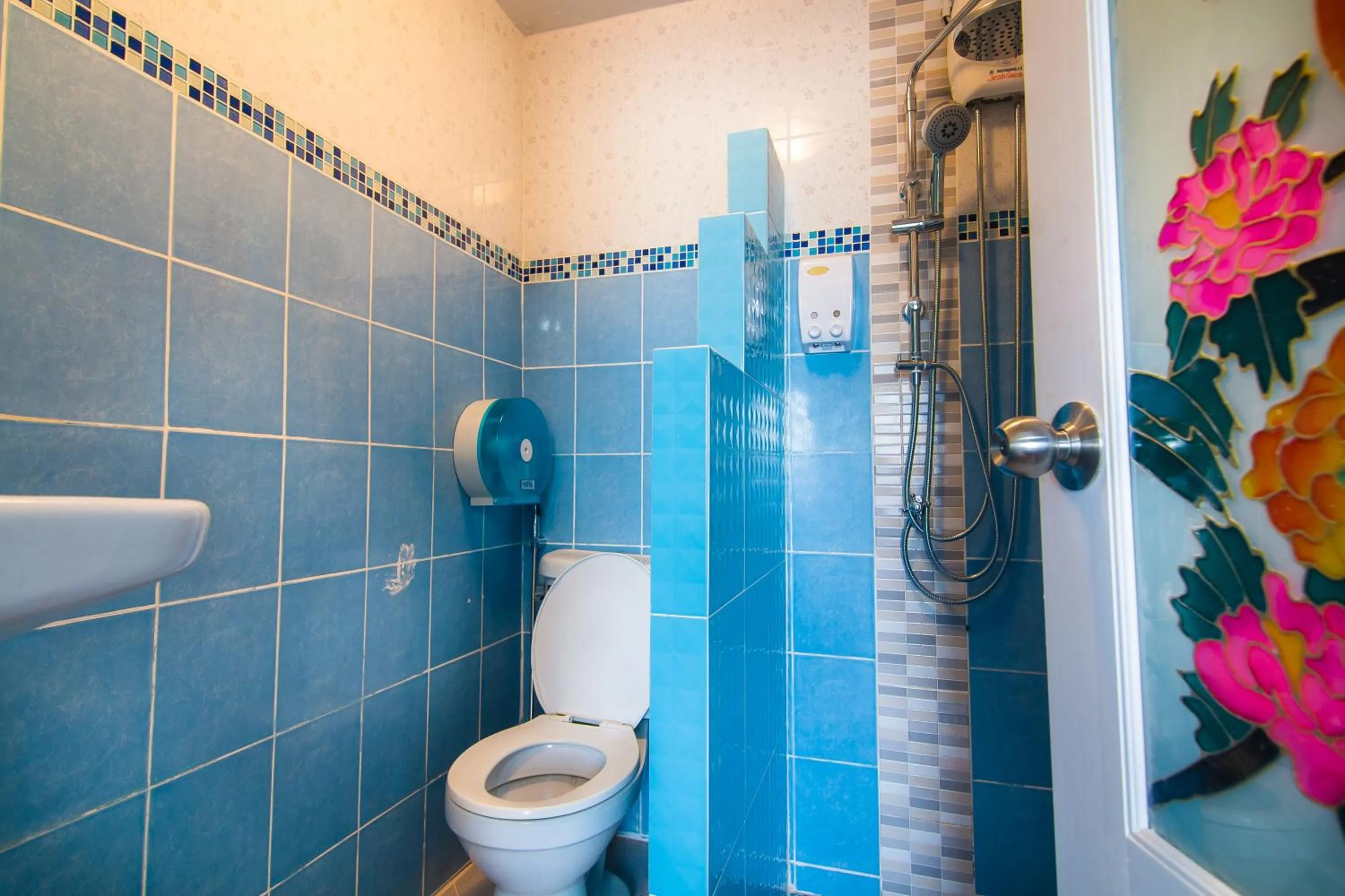 Shower in Acozyposhtel