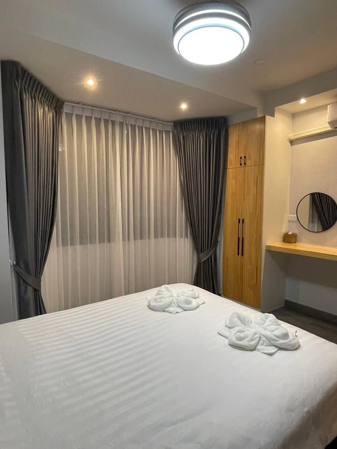 towels, Bed in Acozyposhtel