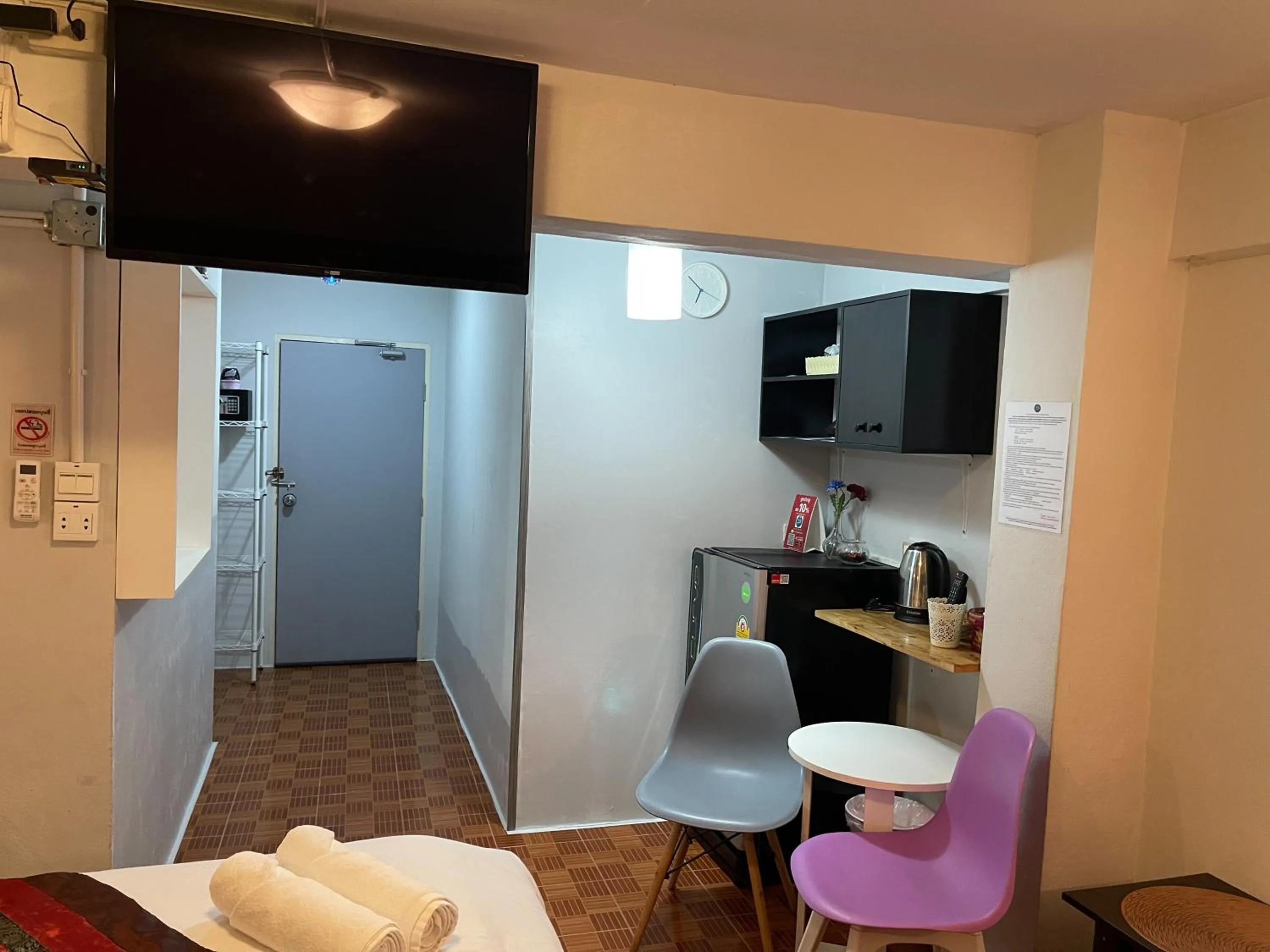 Dining area in Acozyposhtel