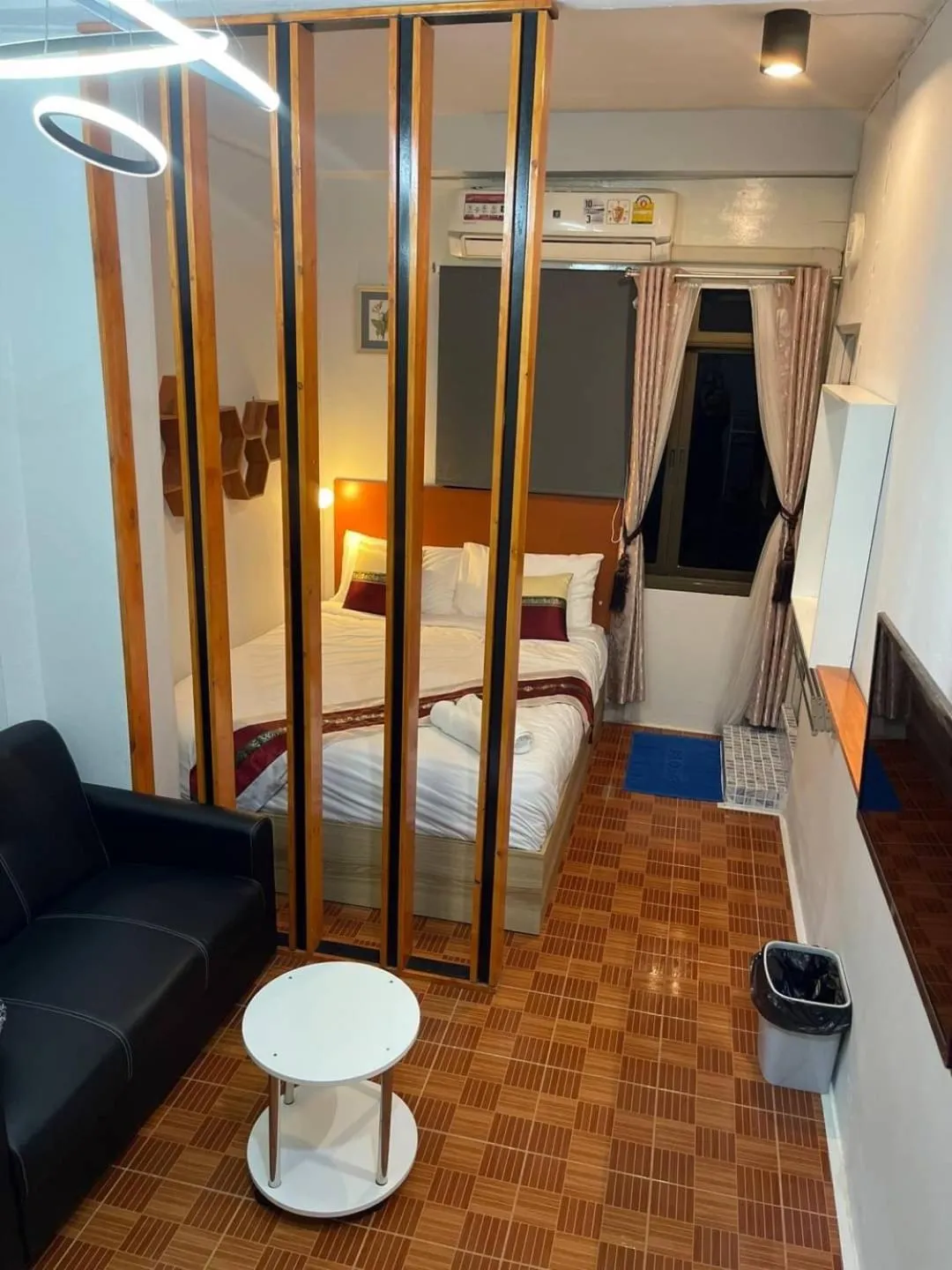 Bedroom, Bed in Acozyposhtel