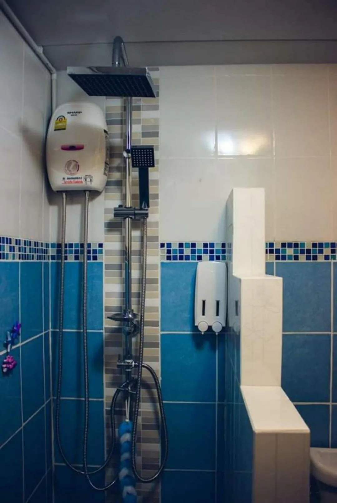 Shower in Acozyposhtel