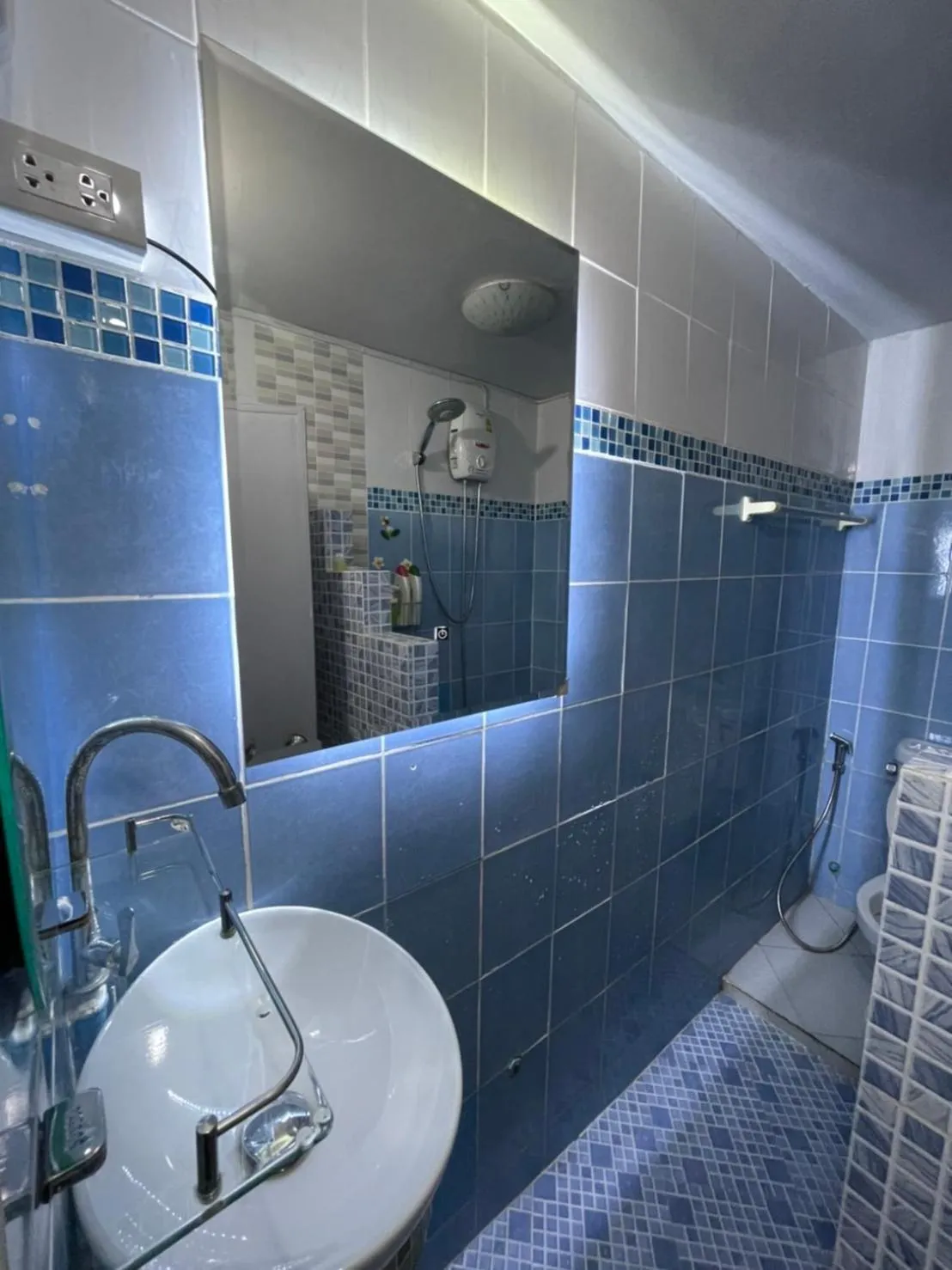 Bathroom in Acozyposhtel