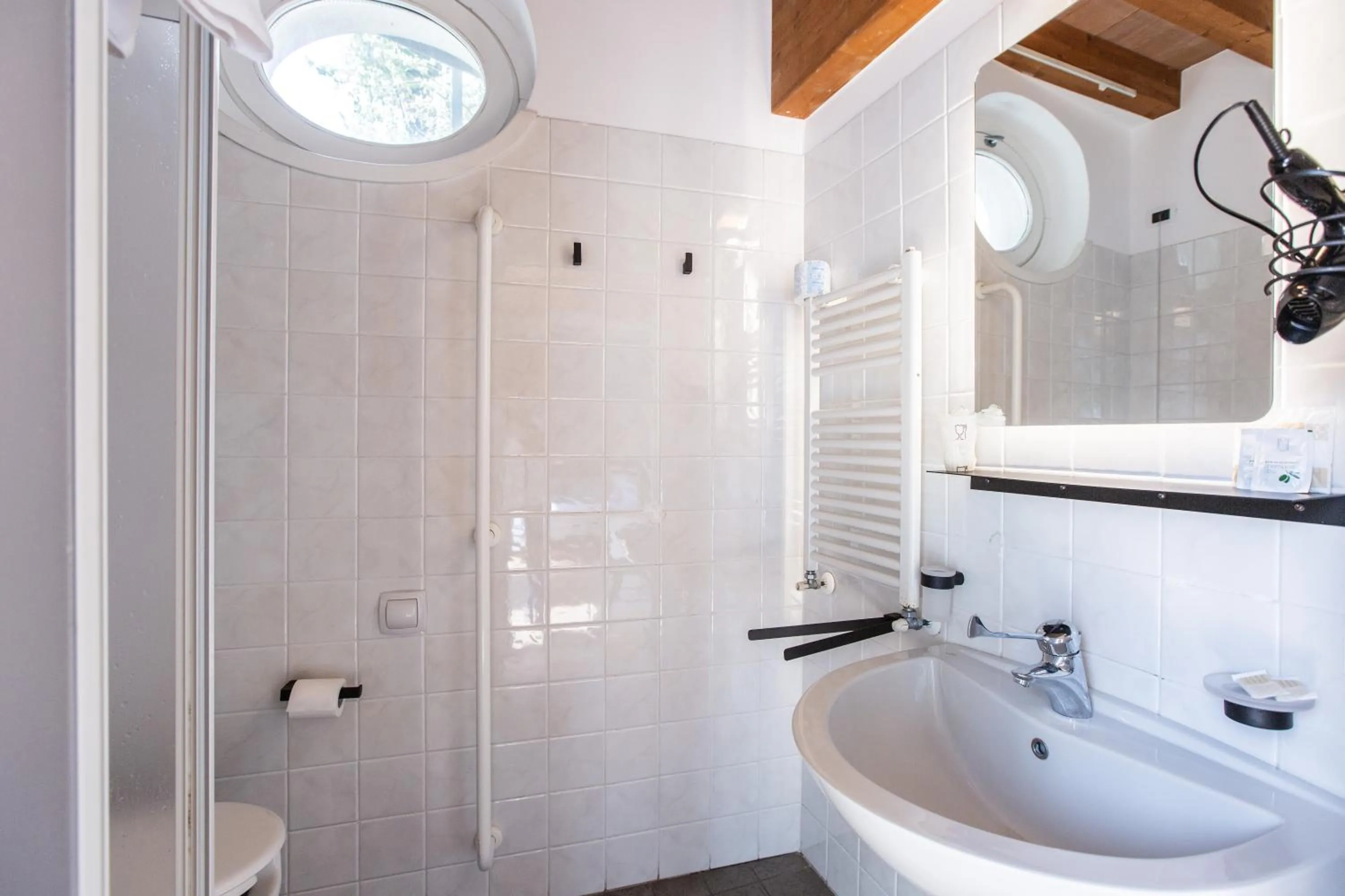 Shower in Albergo Del Sole