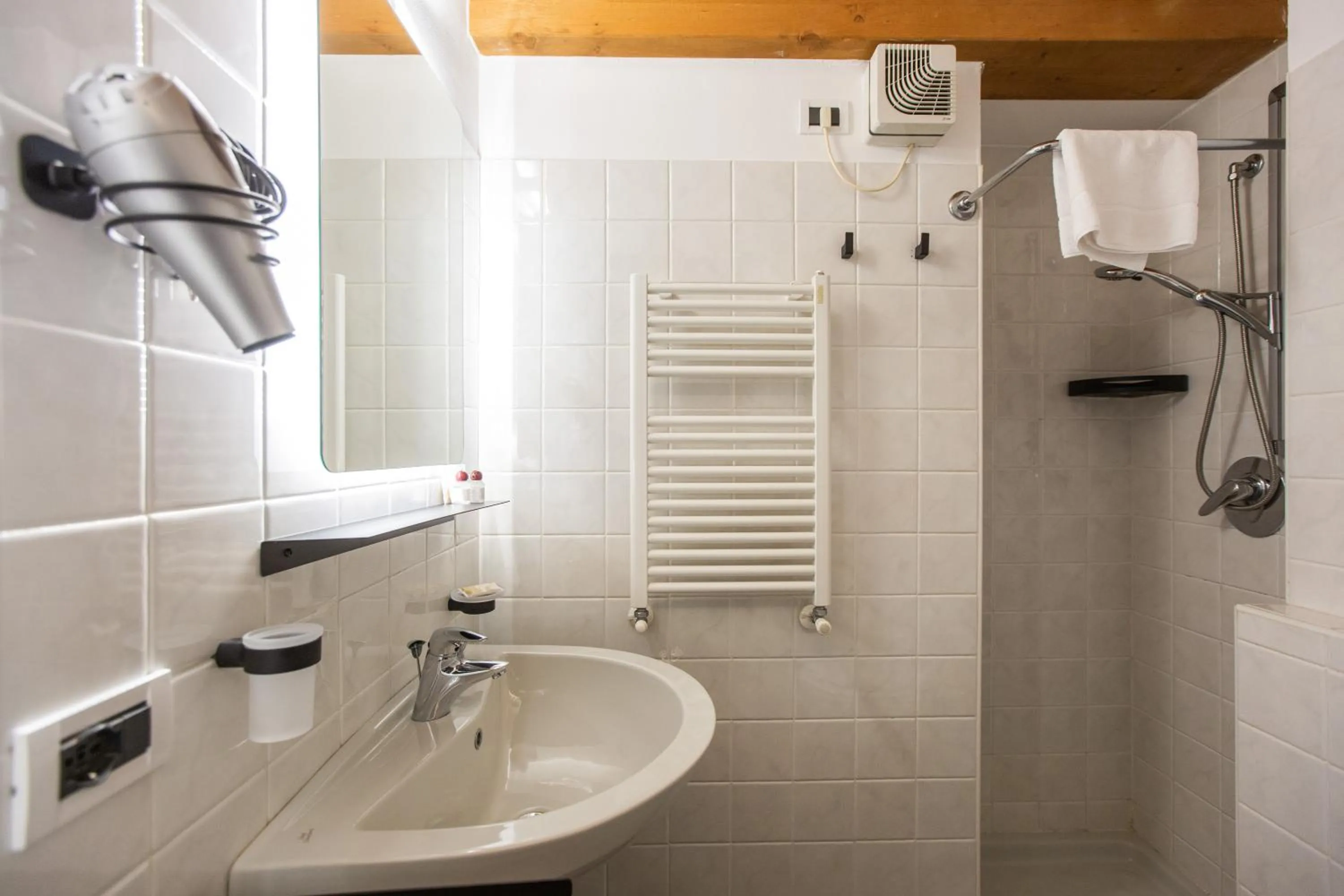 Shower in Albergo Del Sole