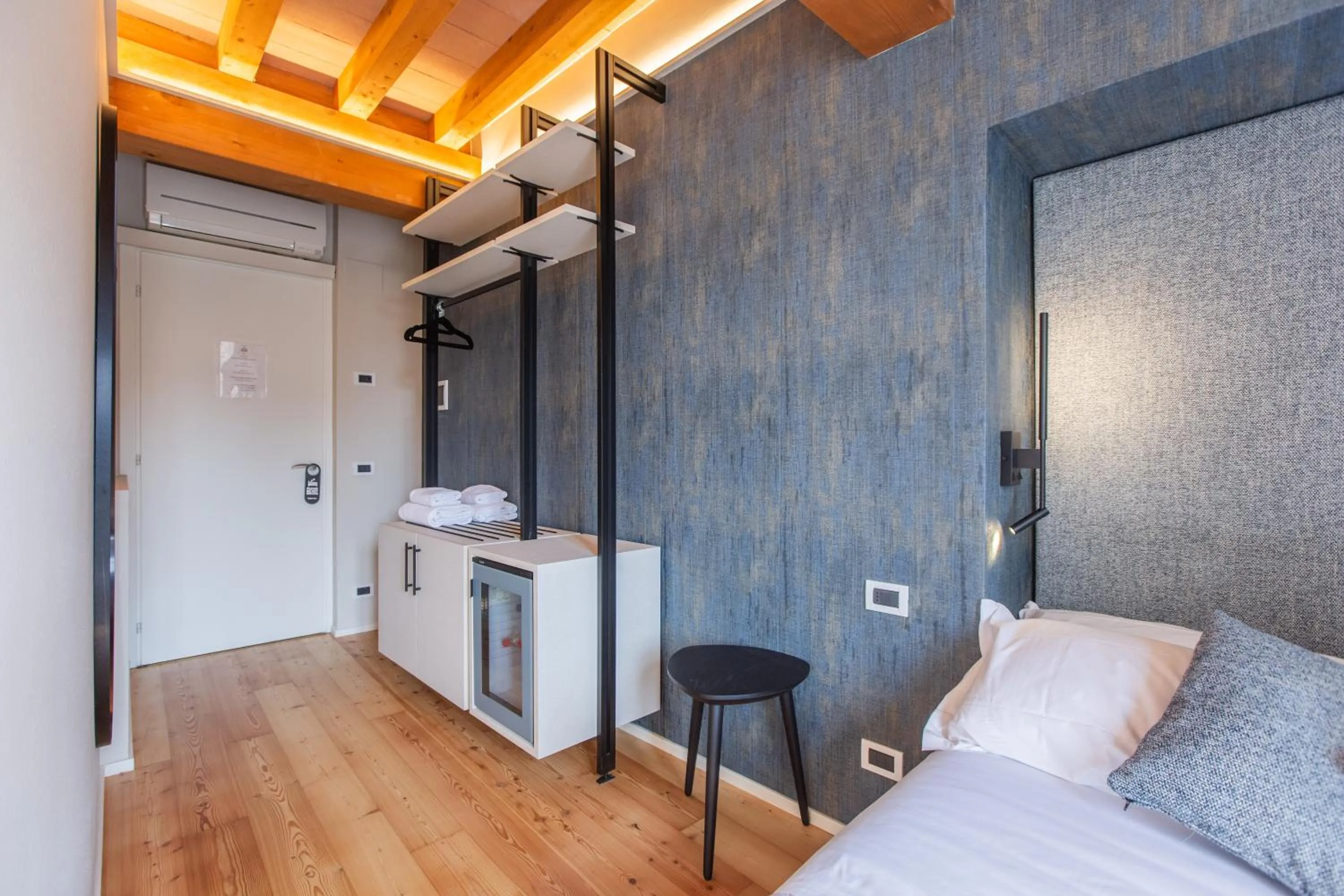 wardrobe, Bed in Albergo Del Sole