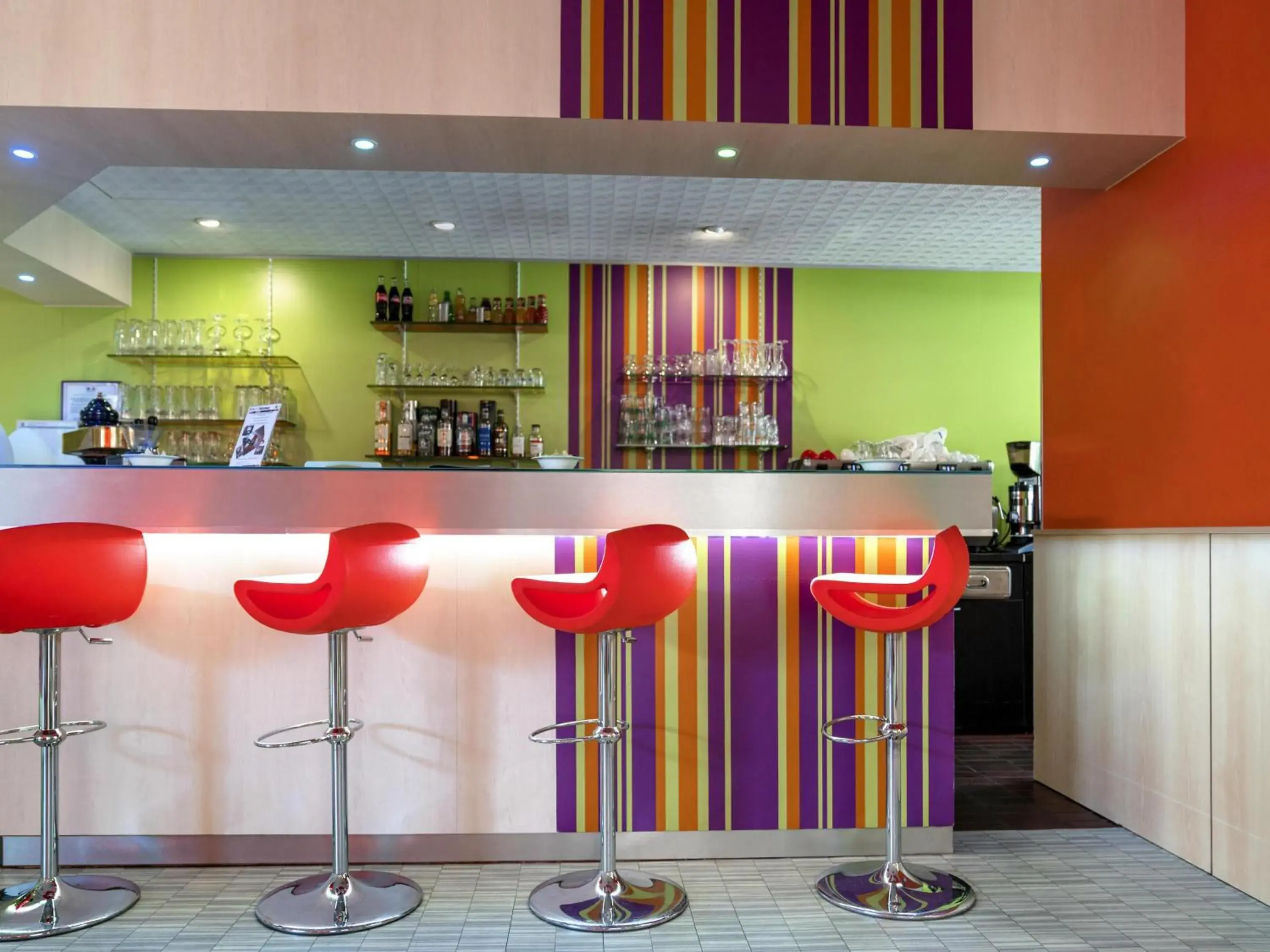 Lounge or bar in ibis Styles Besançon Lounge or bar in ibis Styles Besançon