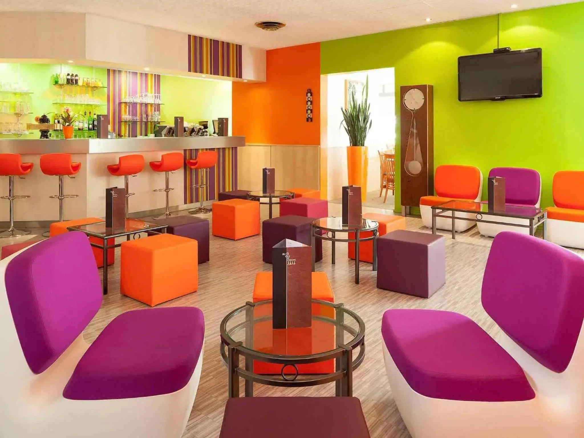 Lounge or bar in ibis Styles Besançon Lounge or bar in ibis Styles Besançon