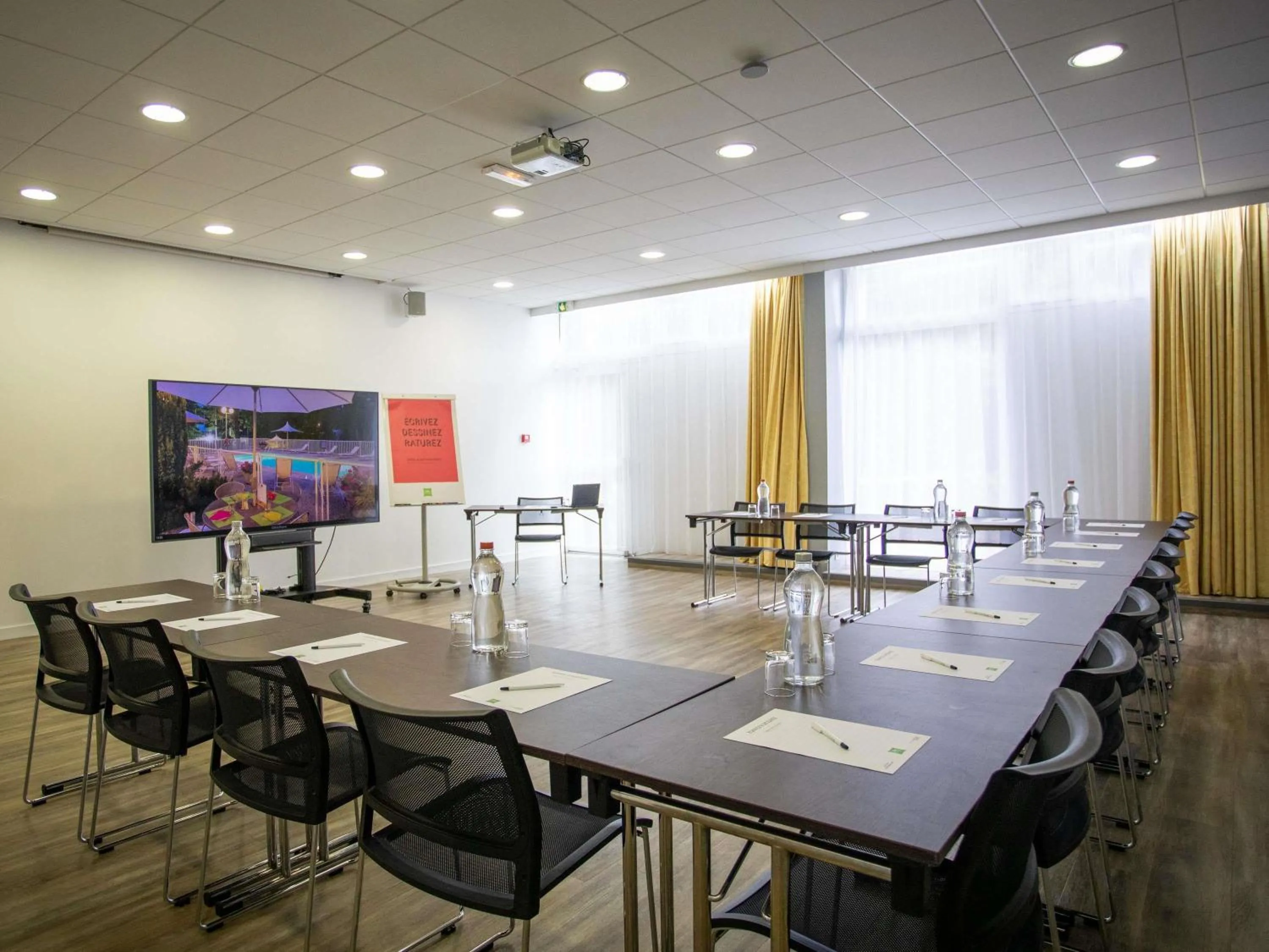 Meeting/conference room in ibis Styles Besançon