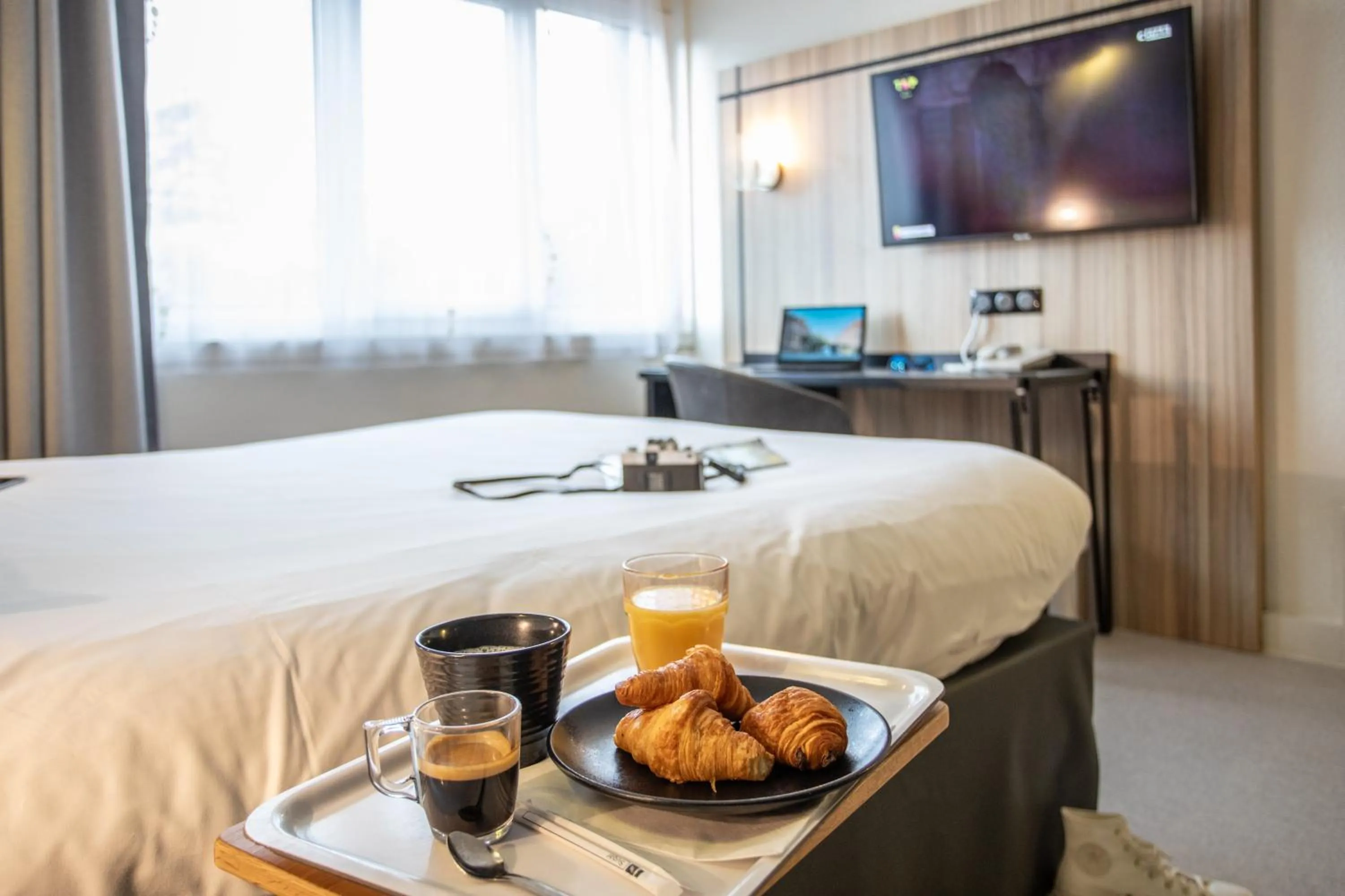 Bedroom, Bed in ibis Styles Besançon