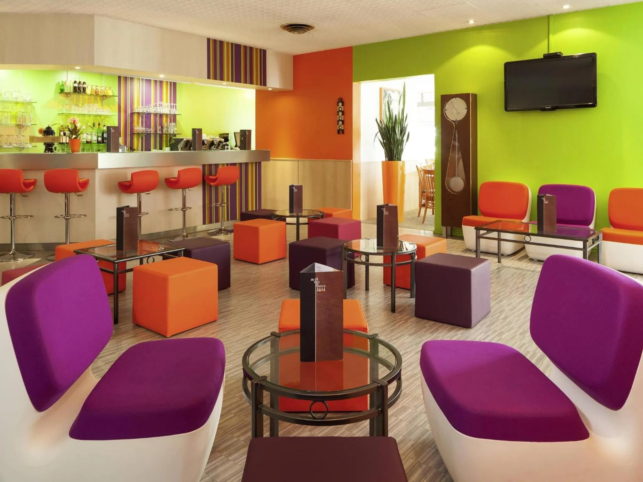 Lounge or bar in ibis Styles Besançon