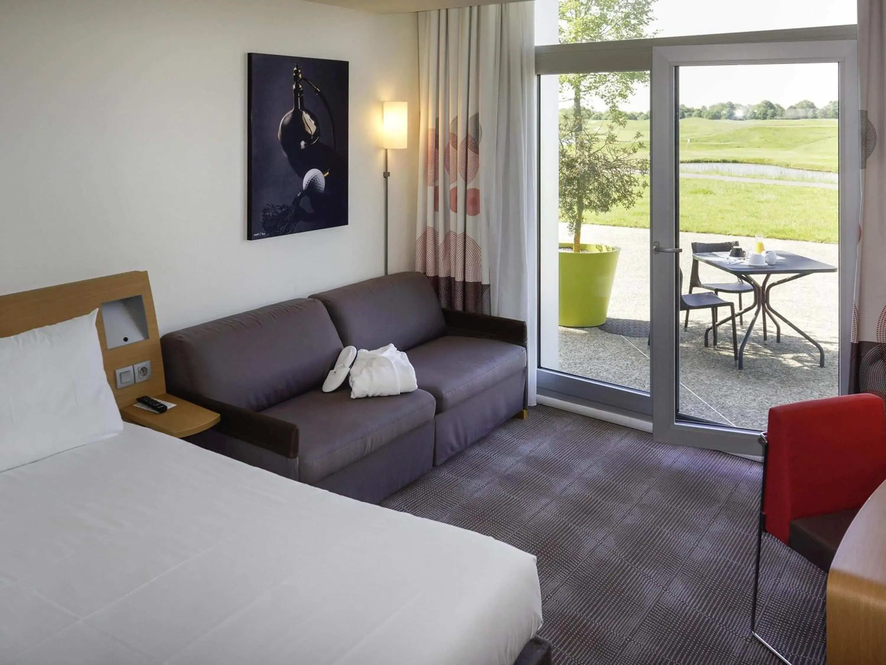 Deluxe Double Room with Golf View in Novotel Saint-Quentin en Yvelines Deluxe Double Room with Golf View in Novotel Saint-Quentin en Yvelines
