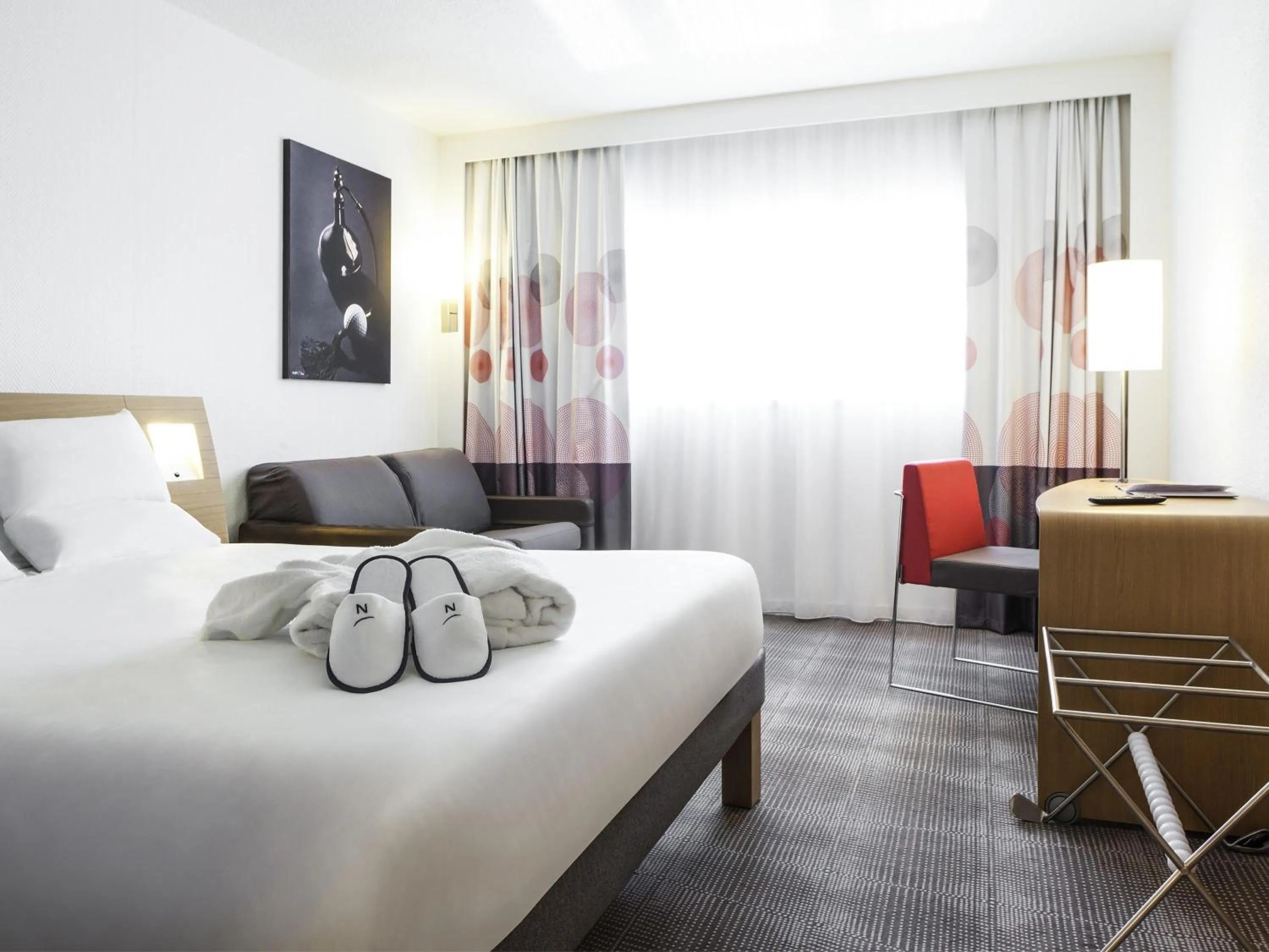Bedroom, Bed in Novotel Saint-Quentin en Yvelines